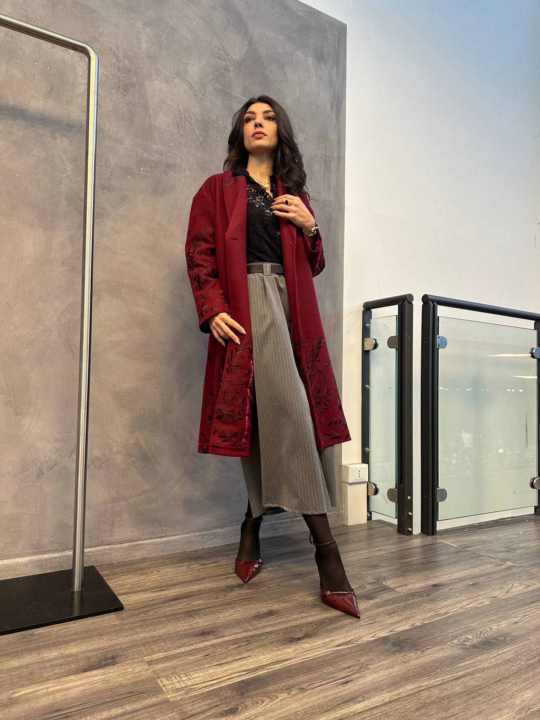 Cappotto over bordeaux ricami