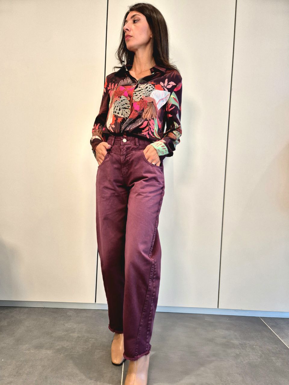 Pantaloni momfit fondo sfrangiato - vari colori