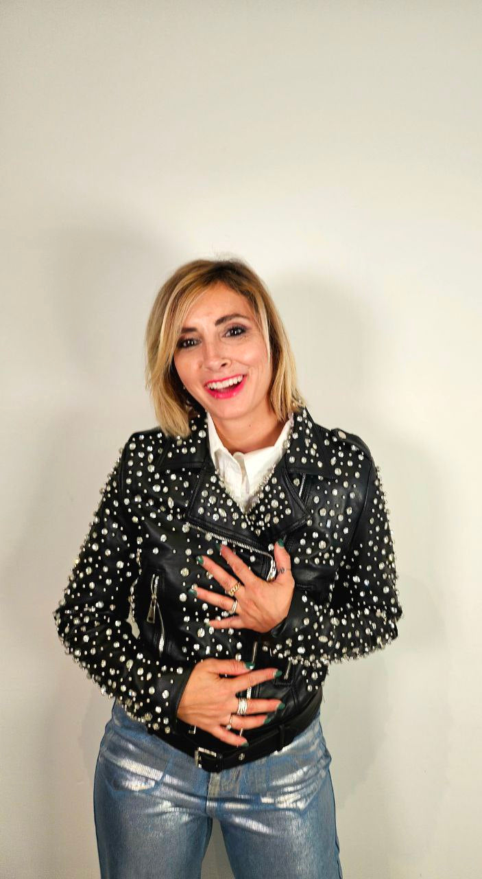 Chiodo nero con strass