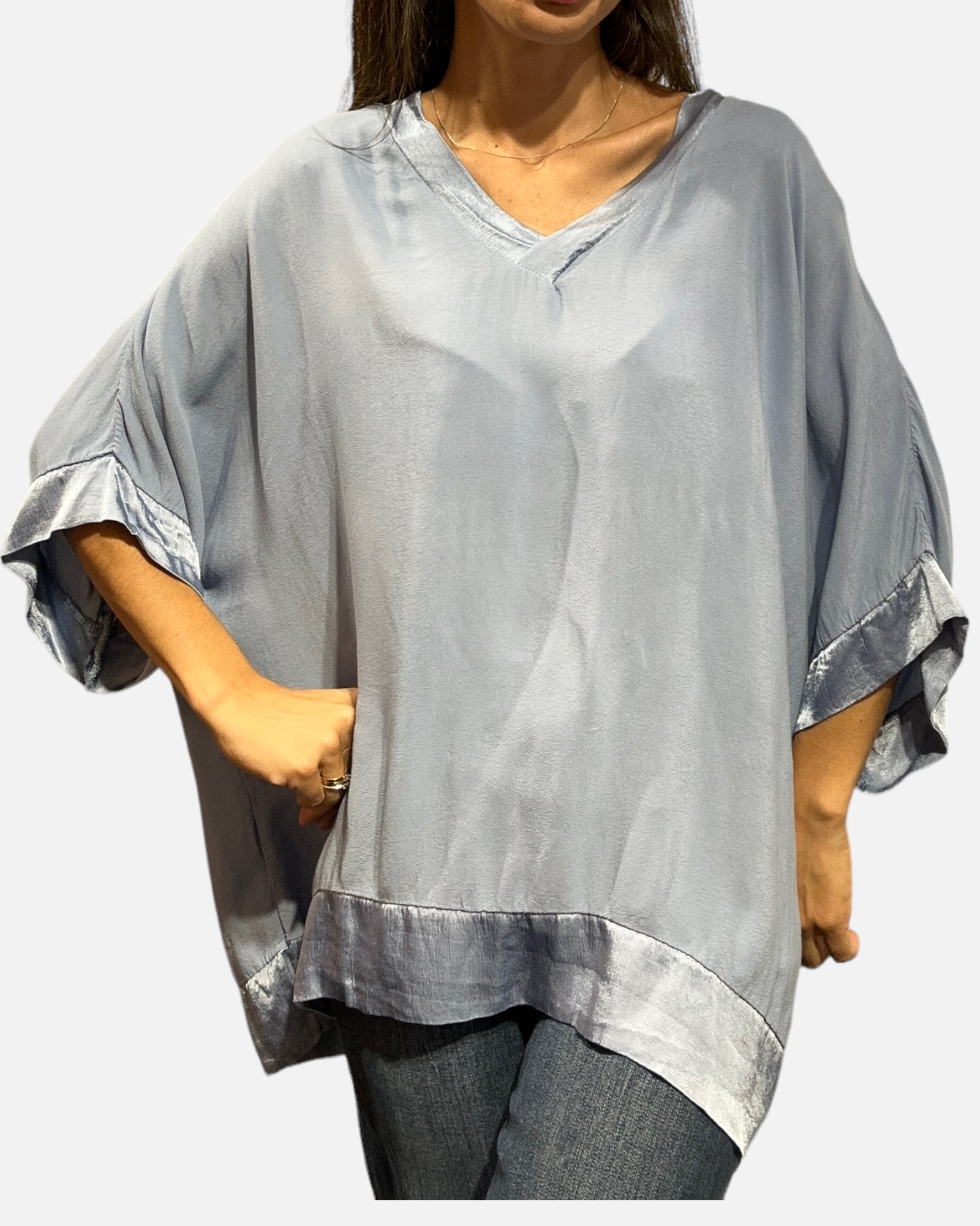 Blusa kimono scollo V celeste dettagli raso