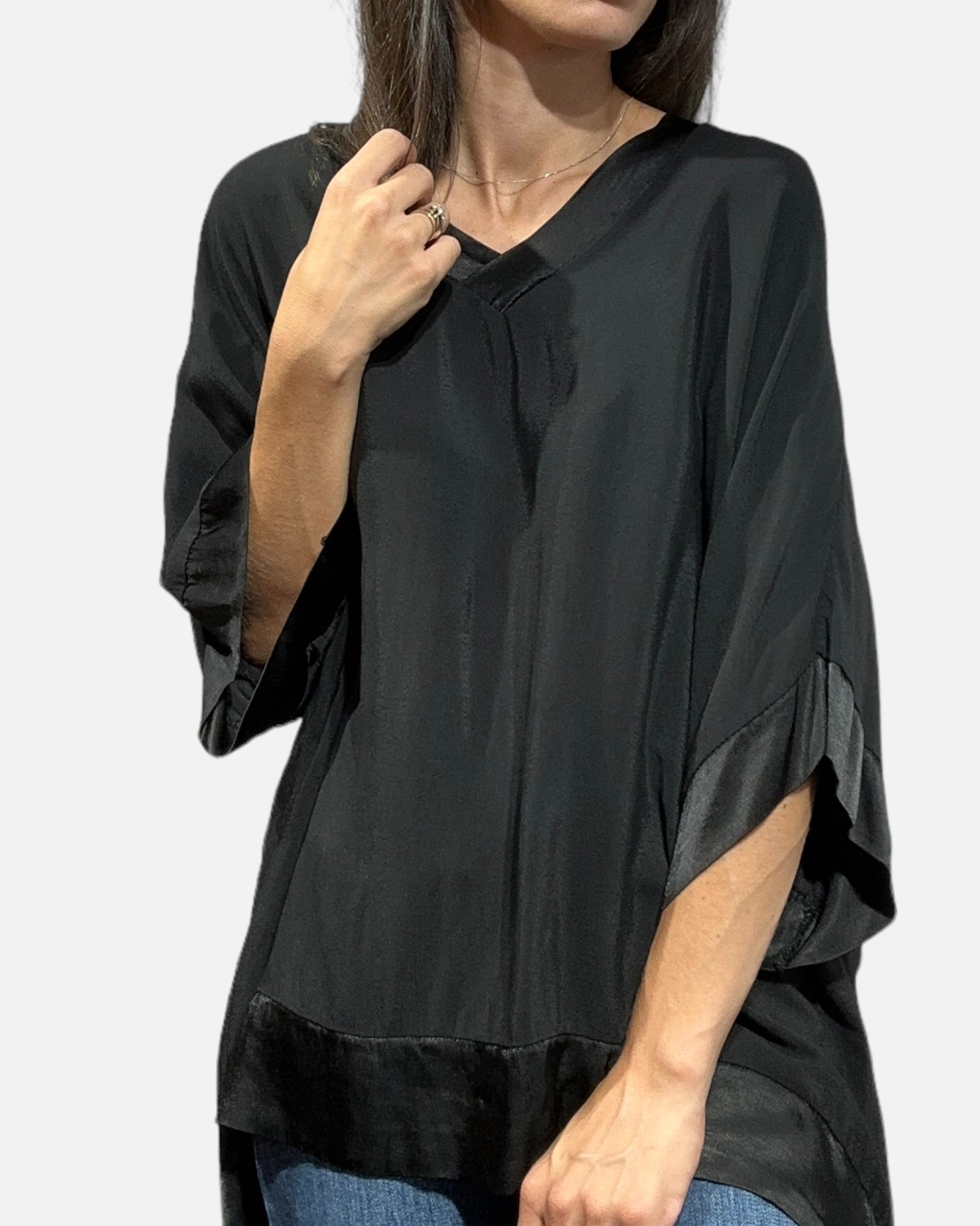 Blusa kimono scollo V nero dettagli raso