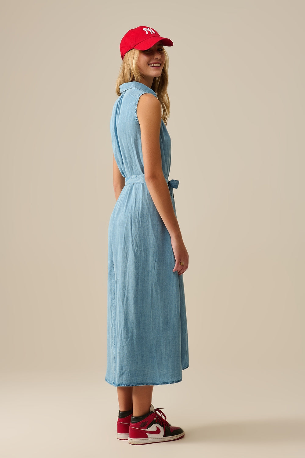 Abito camicia senza maniche in tessuto tencel blu
