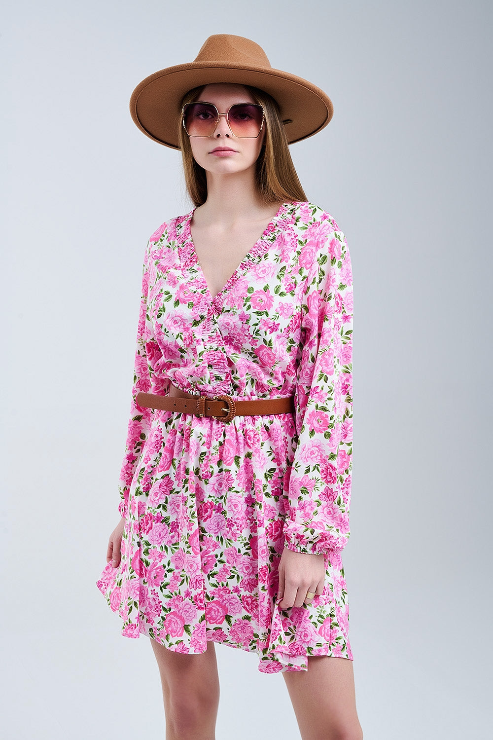 Abito floreale con scollo a V fiori rosa e accenti verdi
