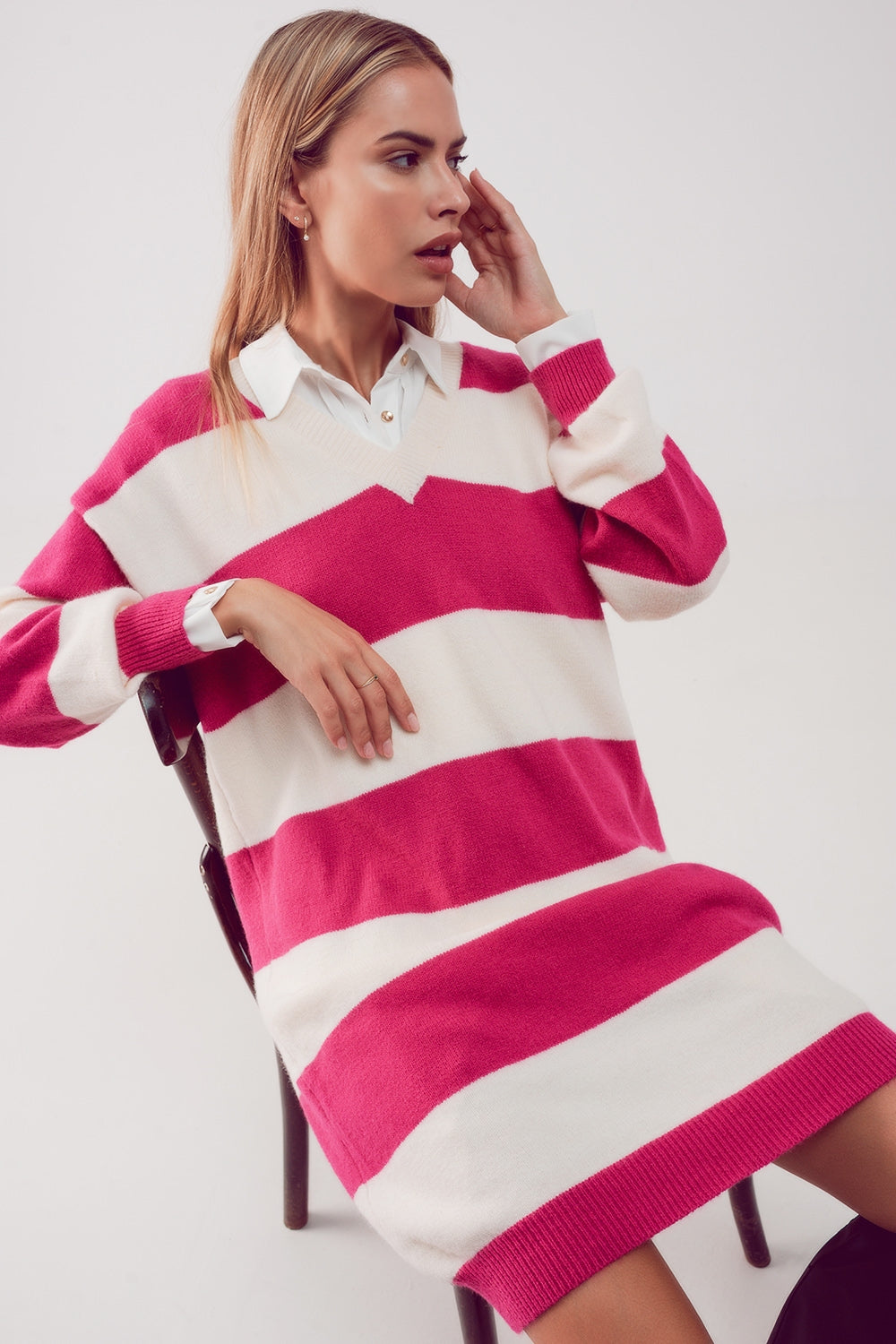 Q2 Abito in maglia a righe crema e fucsia