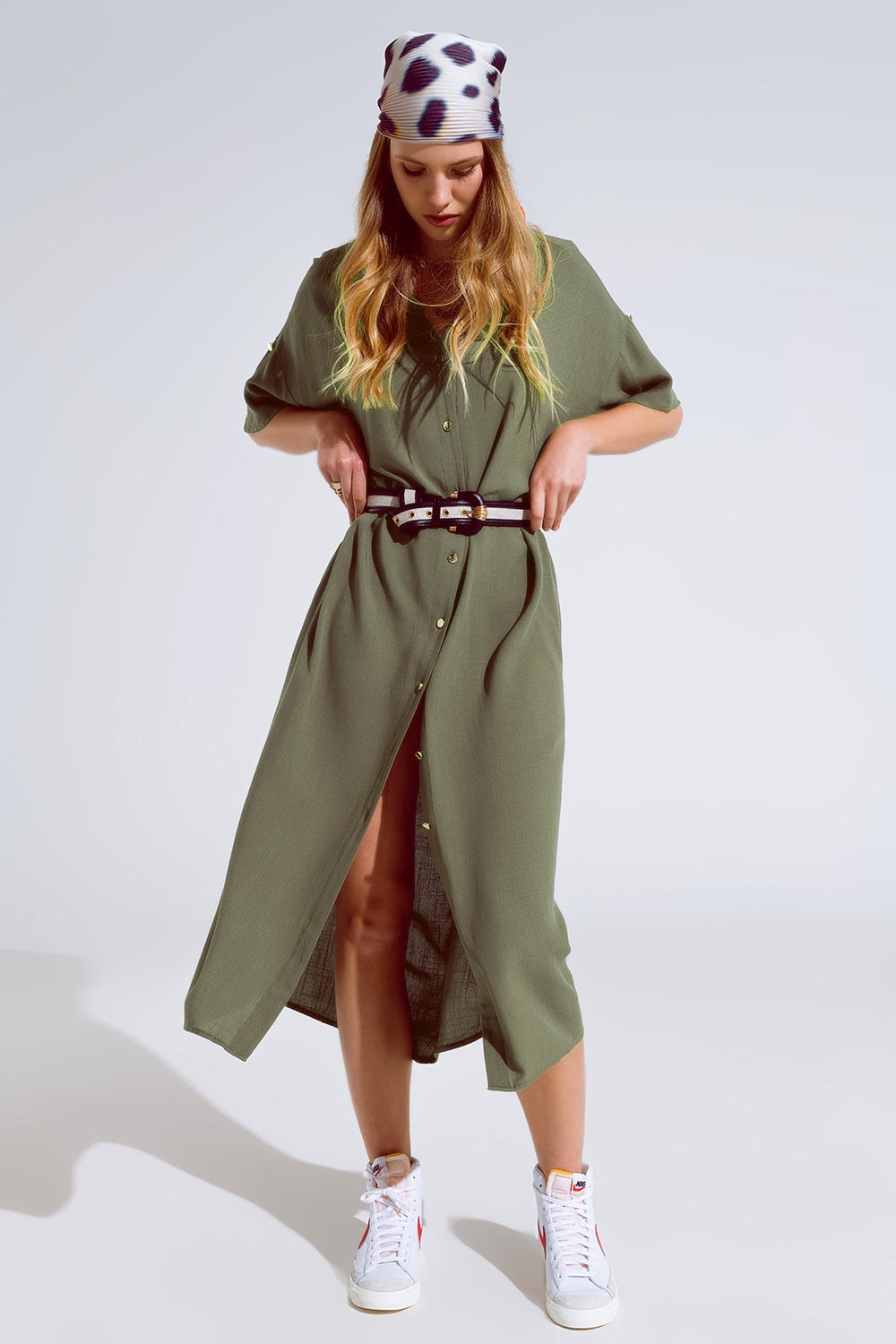 Abito midi button down color kaki con maniche corte e cintura abbinata