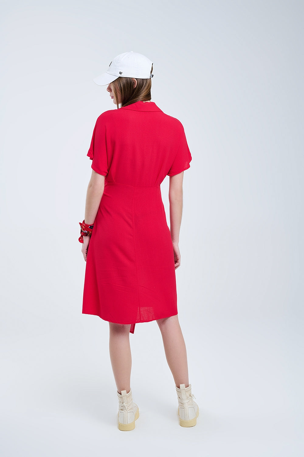 Abito midi rosso con fiocco laterale