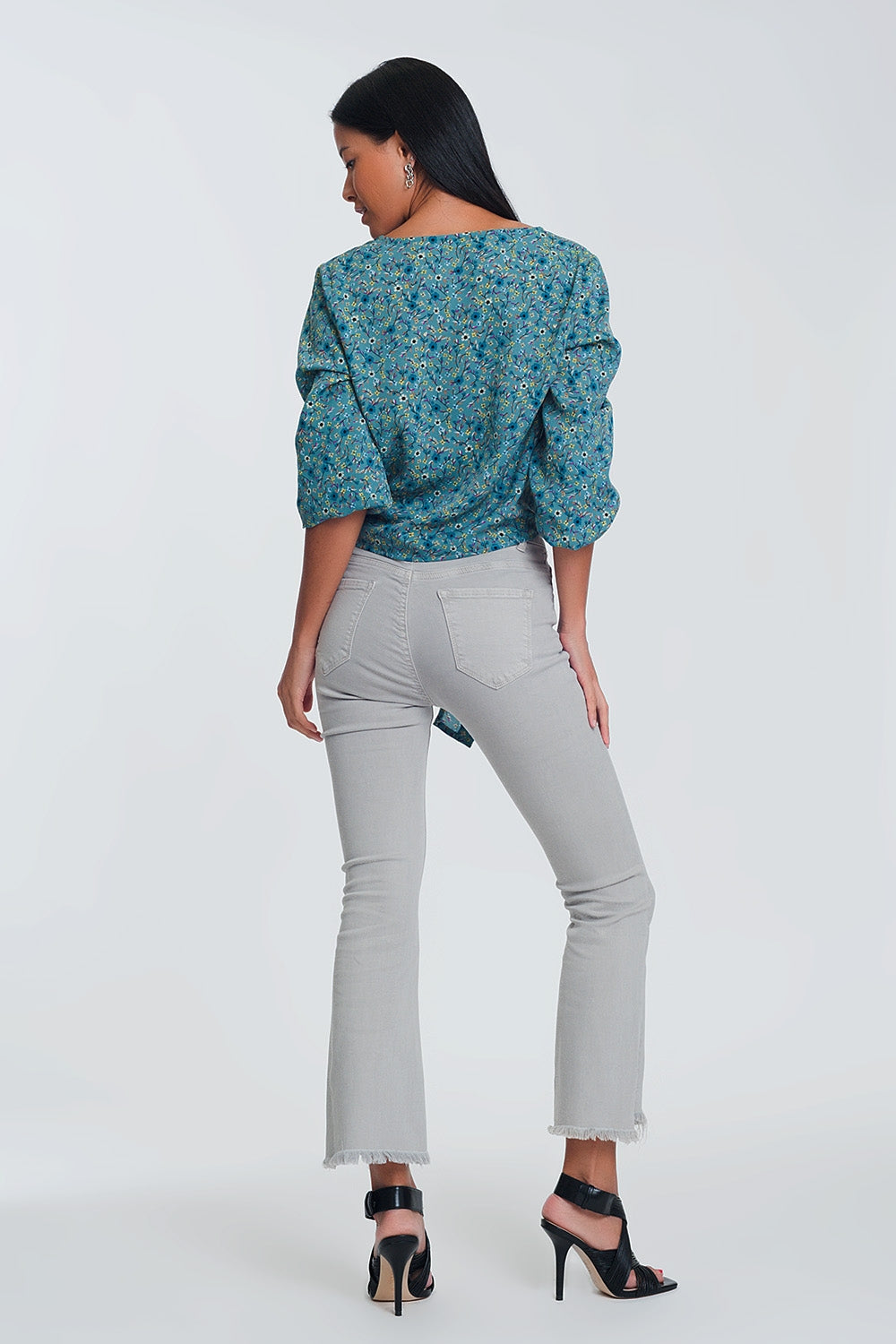 Blusa a maniche lunghe con scollo a V bottoni e stampa a fiori verde
