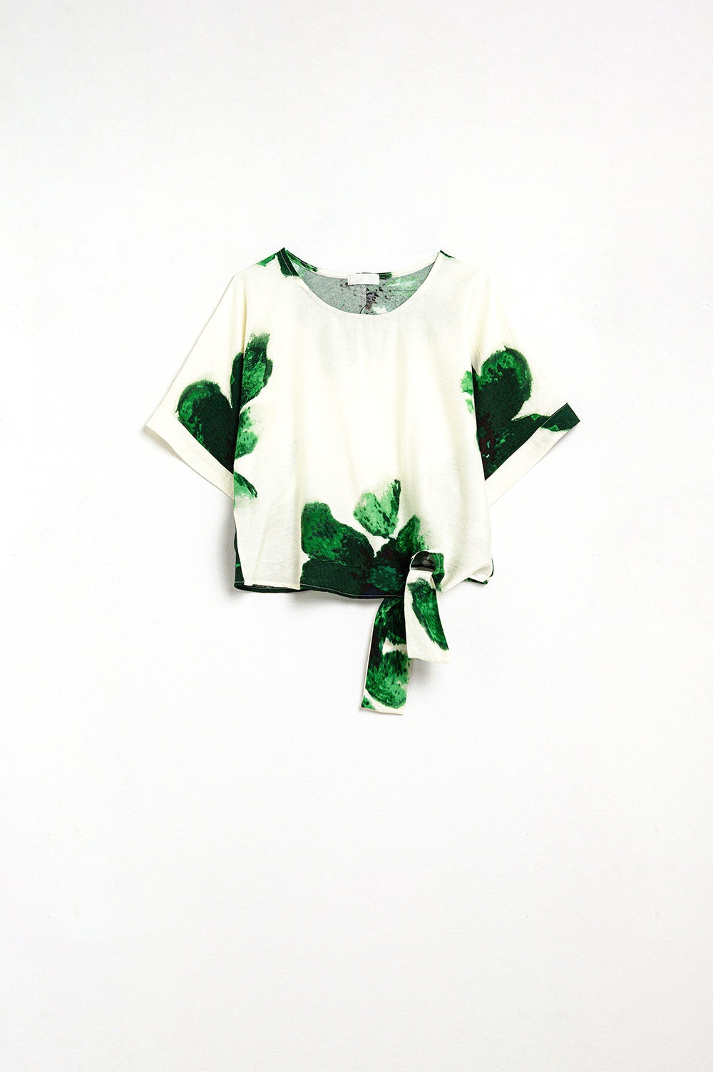 Blusa corta con stampa floreale verde annodata in vita