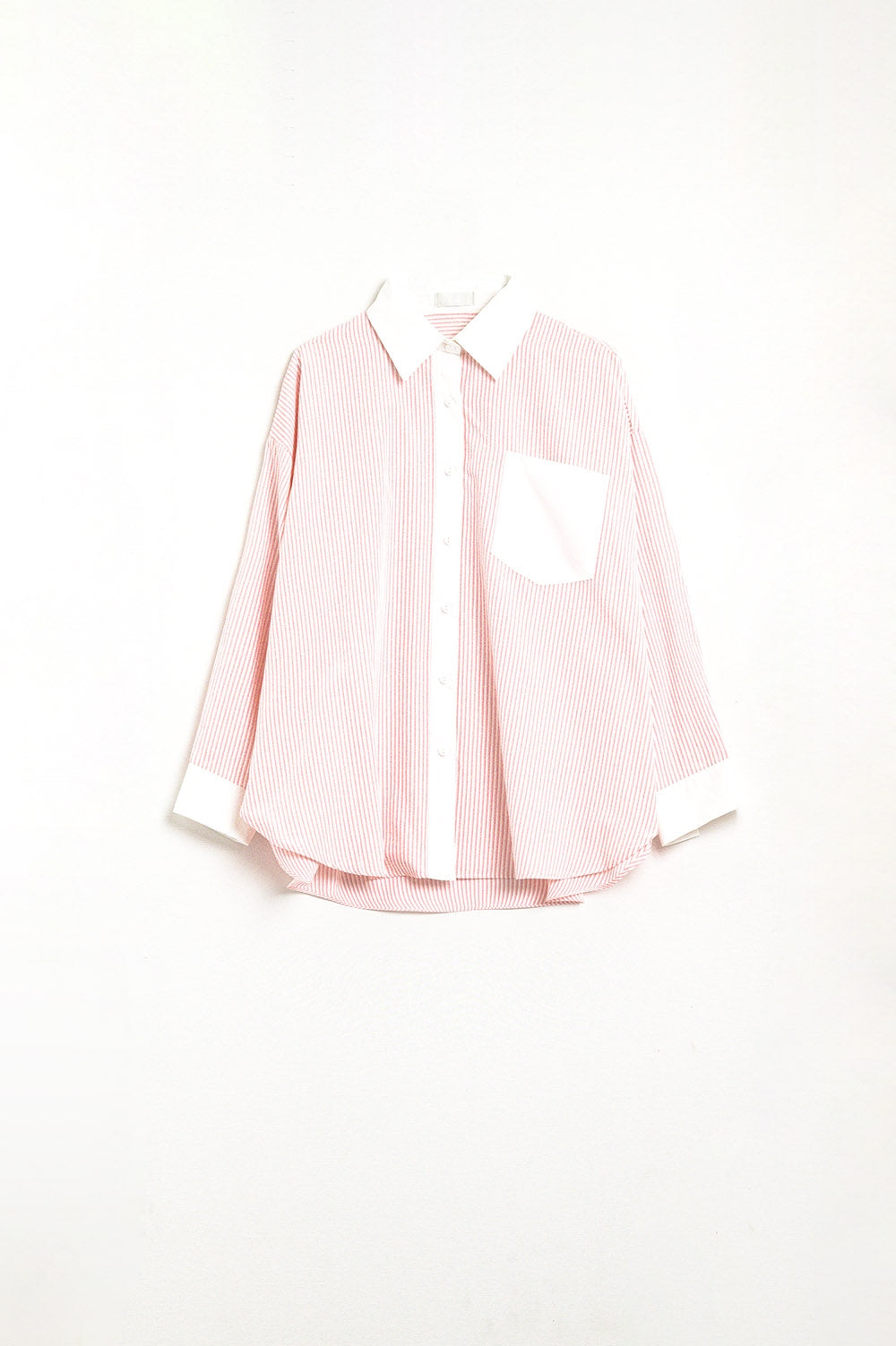 Camicia a righe rosa con tasca e colletto bianco