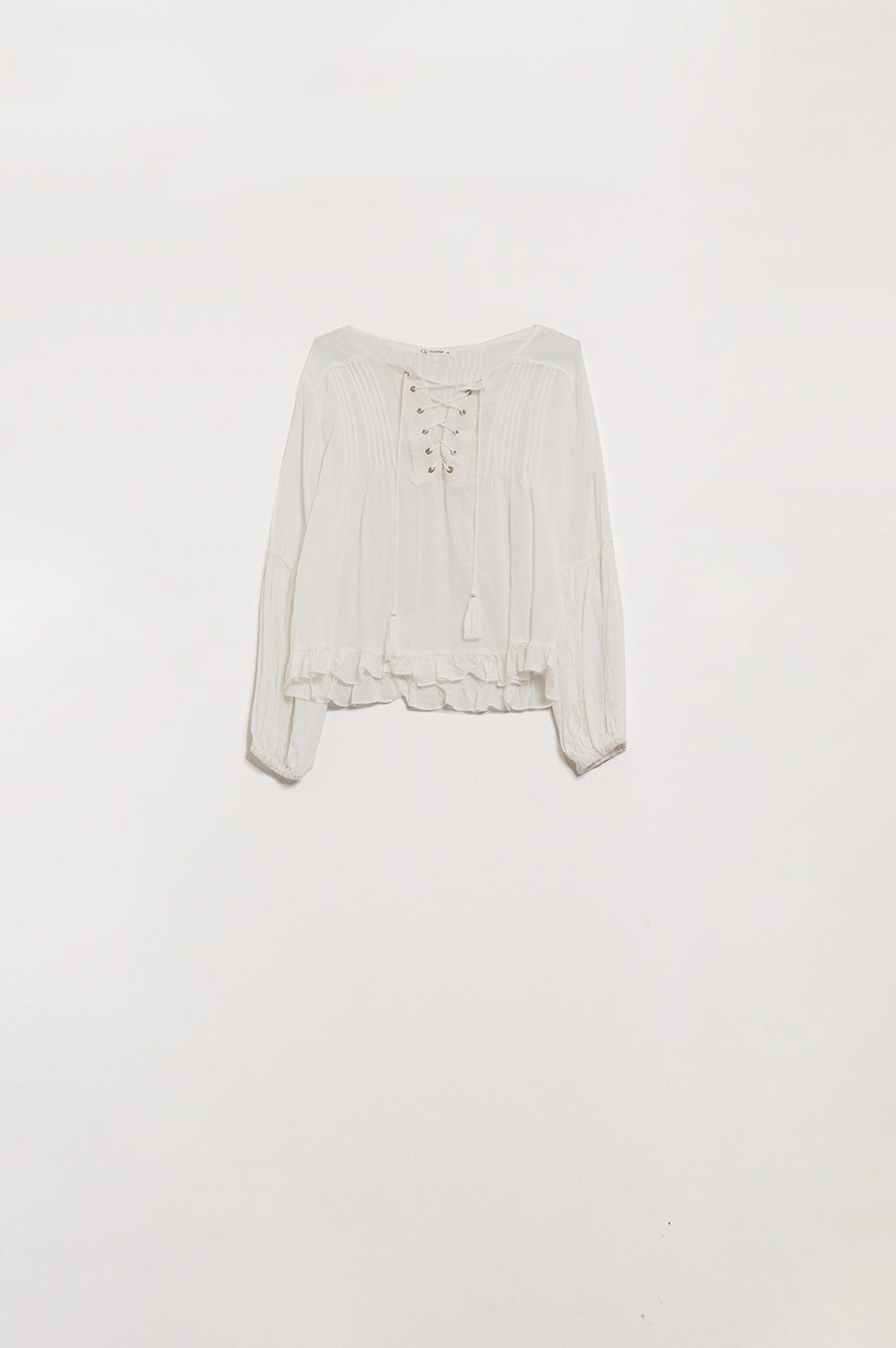 Camicia bianca con nappe e chiusura a cravatta incrociata