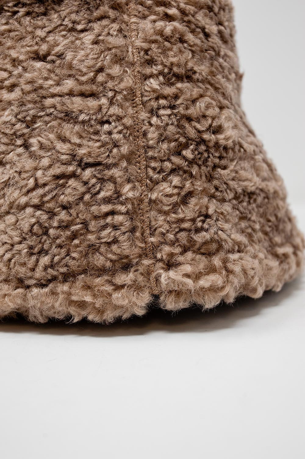 Cappello Bucket colore mocha mousse in pile borg