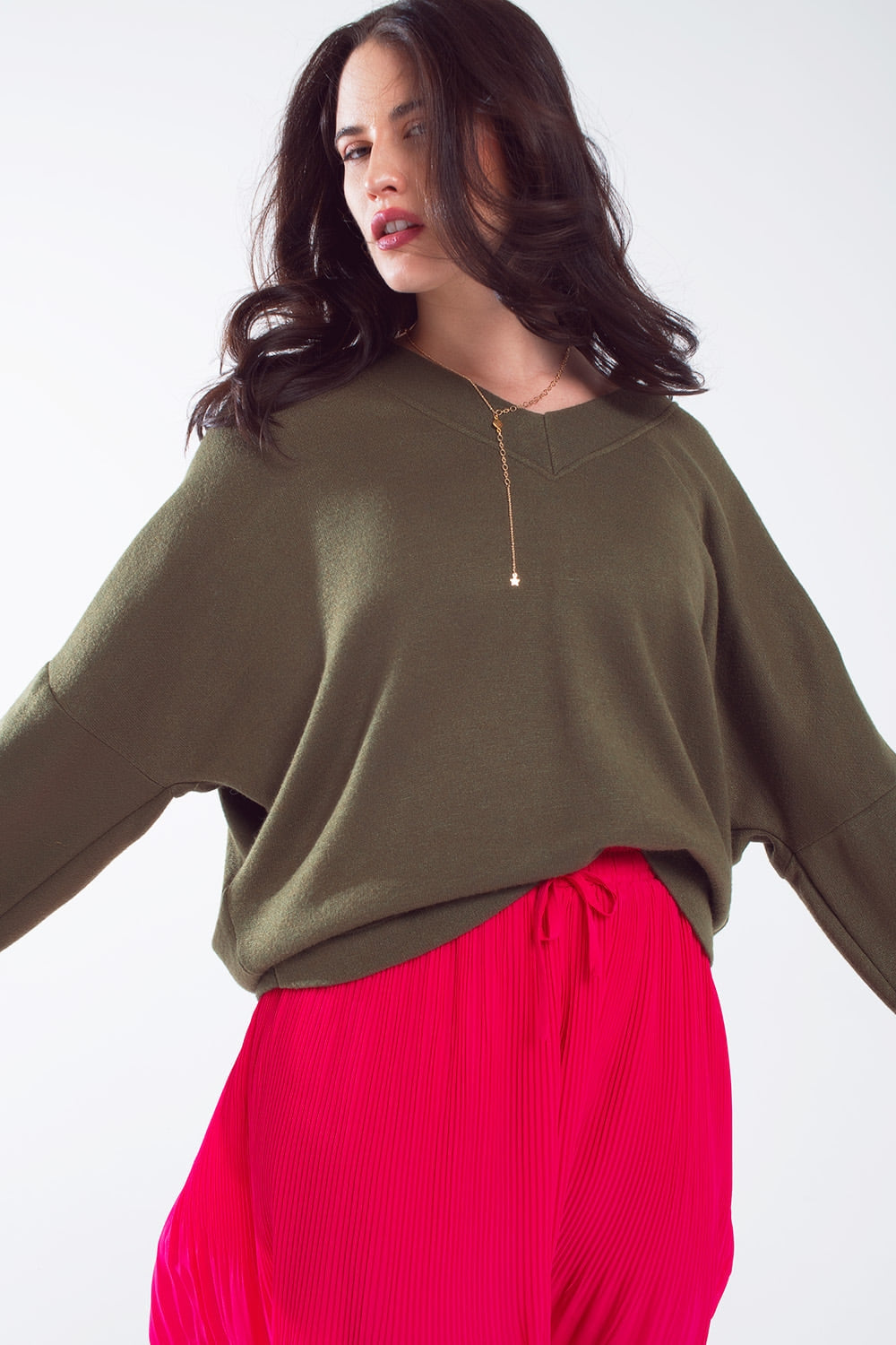 Felpa oversize verde oliva con scollatura a V