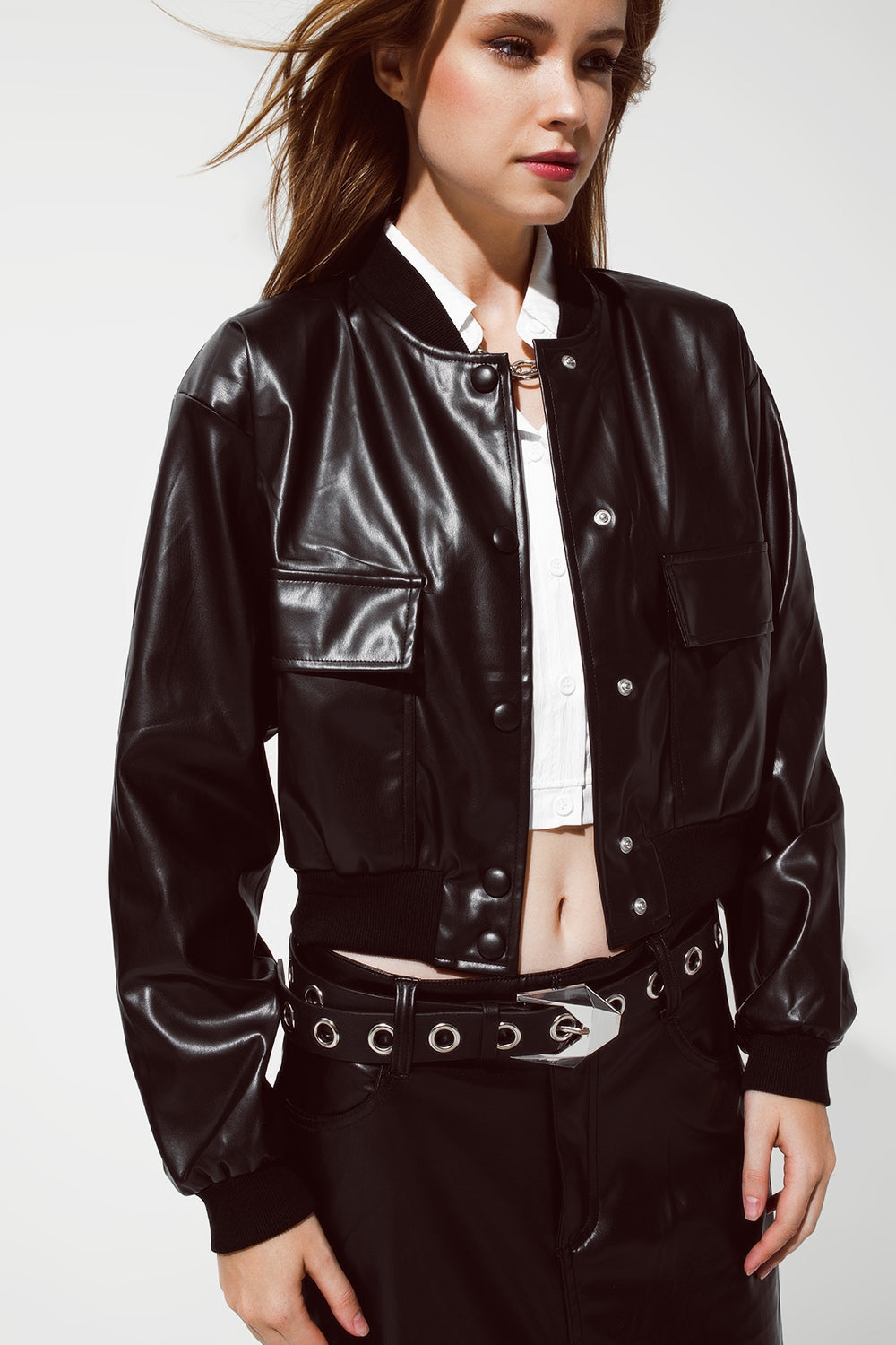 Giacca bomber metallizzata con tasche frontali in nero