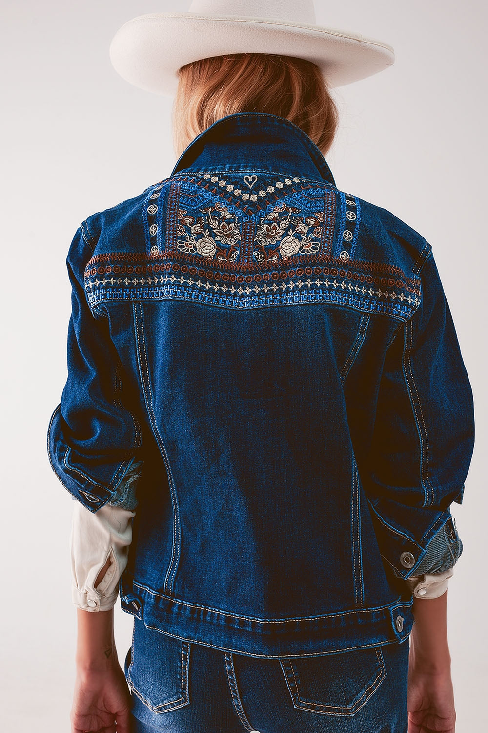 Giacca di jeans blu scuro con ricami sul retro