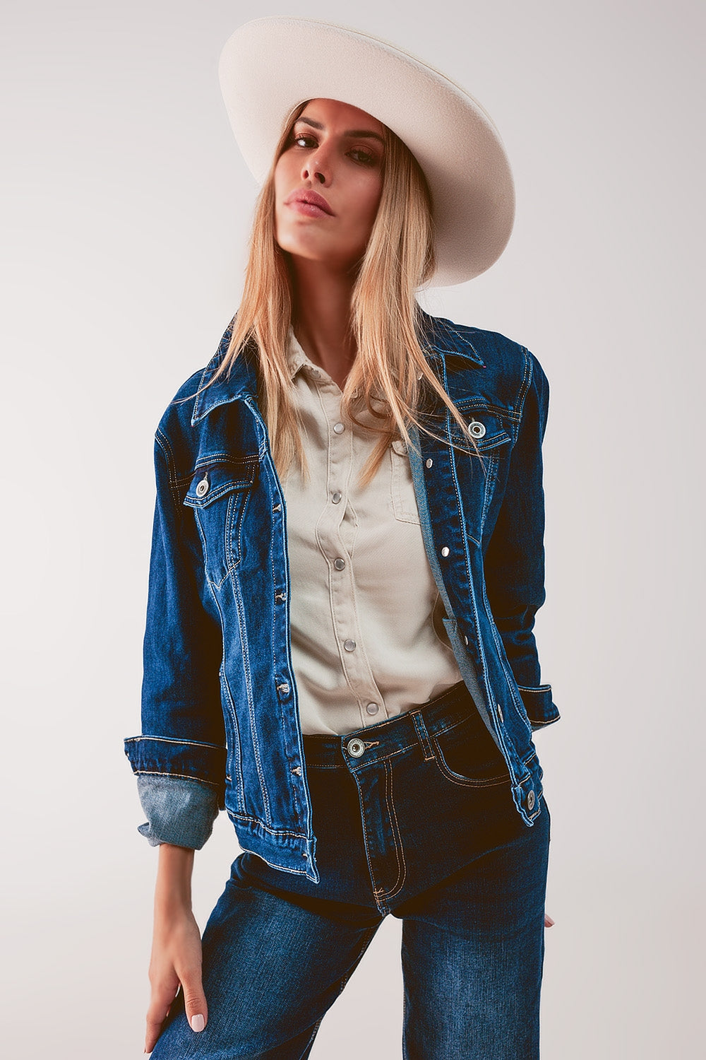 Giacca di jeans blu scuro con ricami sul retro