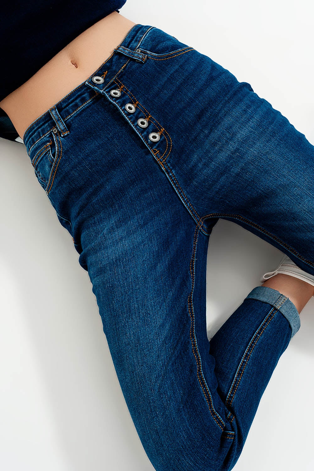 Jeans a vita alta blu con bottoni a vista