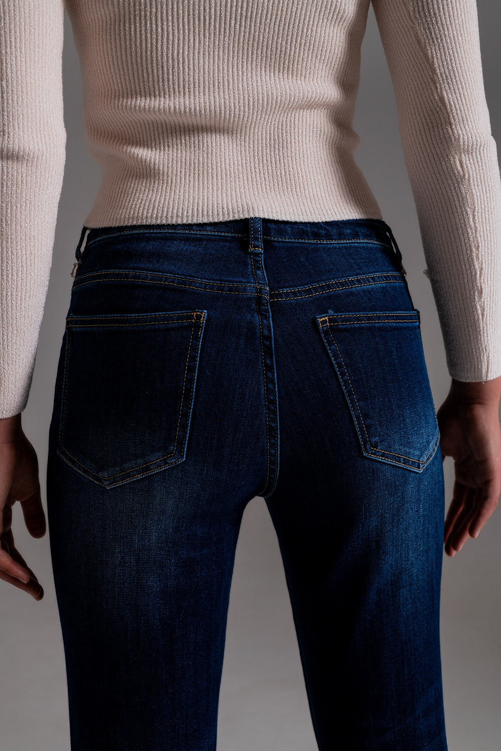 Jeans con frange strass sulle tasche in lavaggio scuro