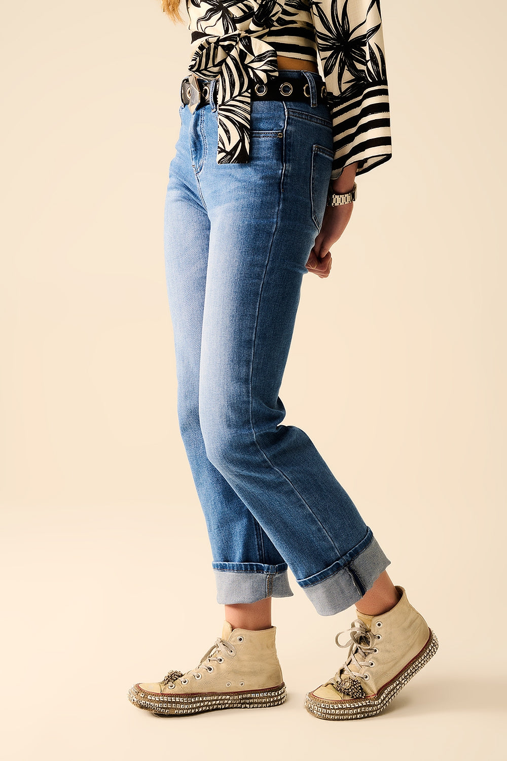 Jeans elasticizzati in denim con orlo dritto in lavaggio medio
