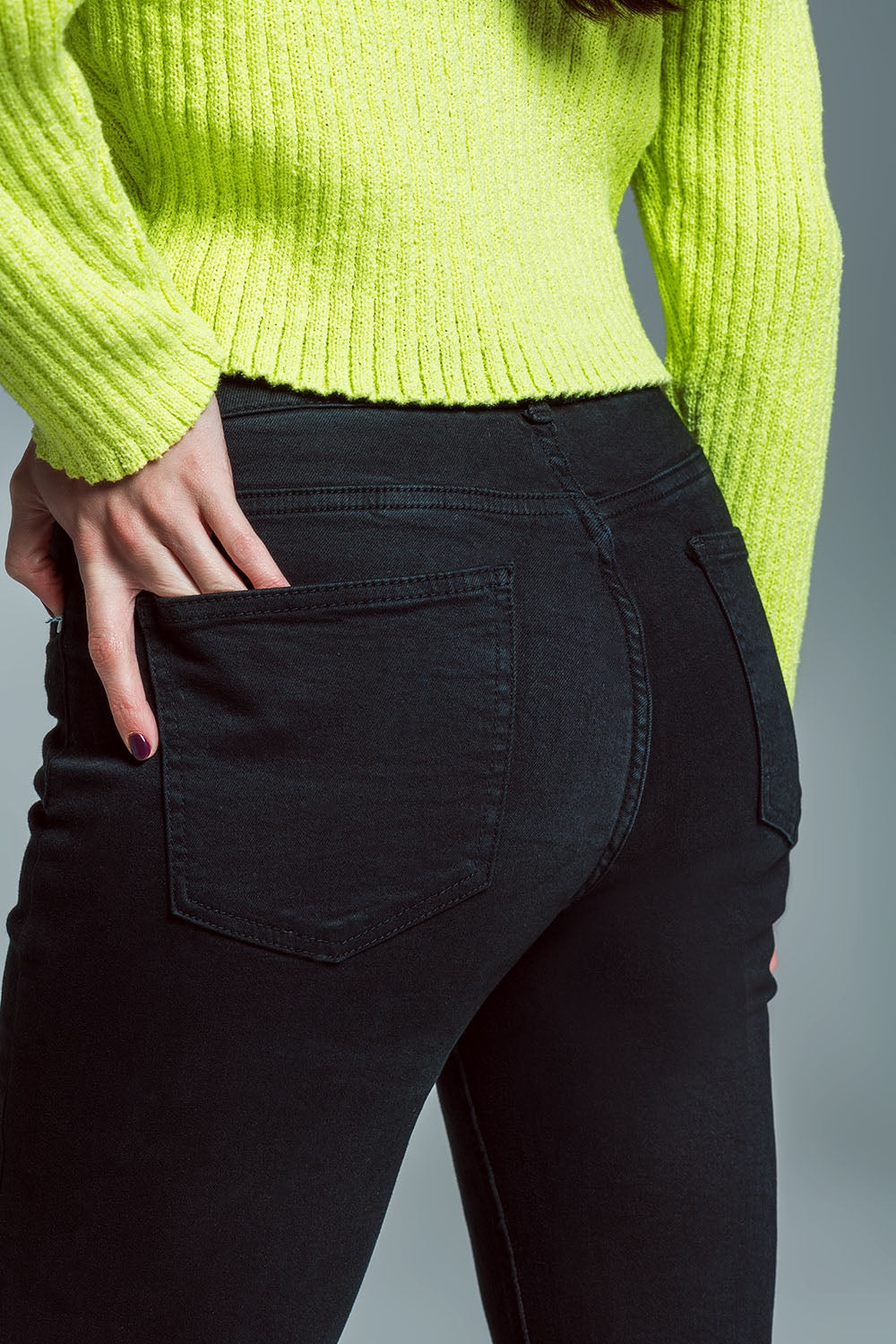 Jeans skinny svasati con doppio bottone in nero