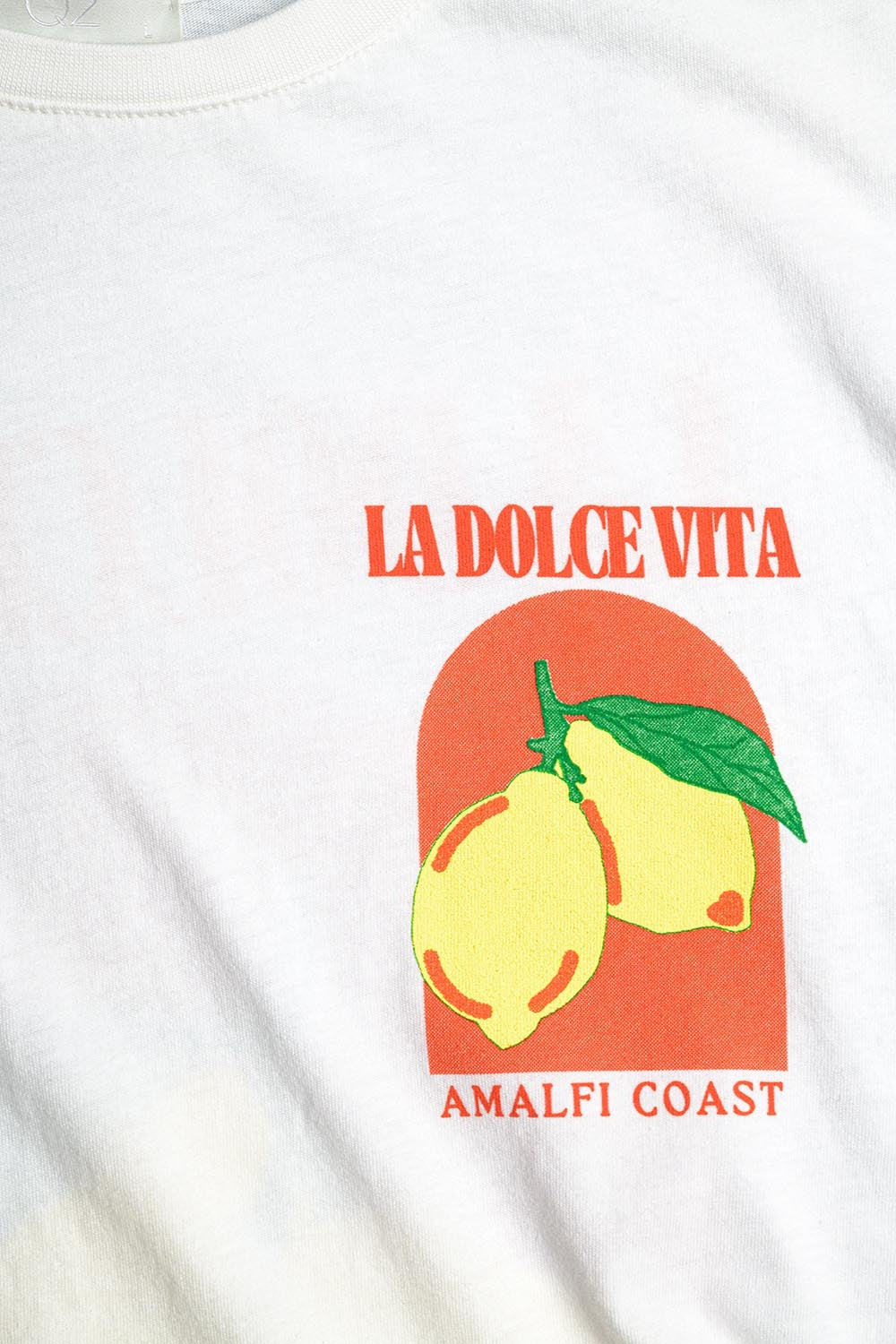 Maglietta a vestibilità rilassata con stampa La Dolce Vita in bianco