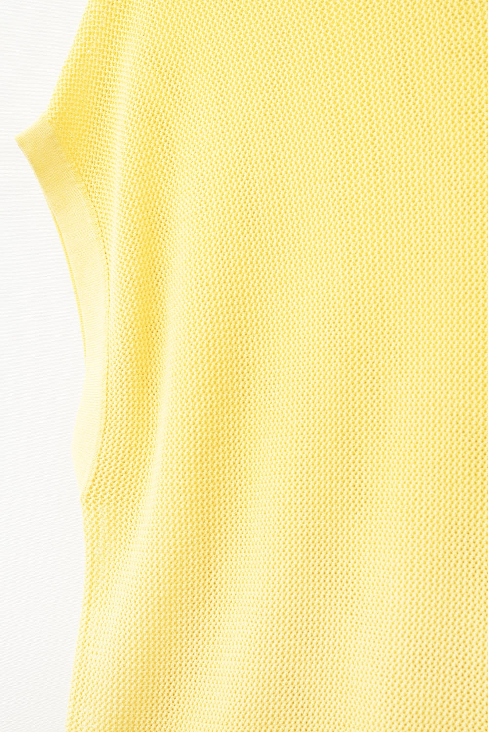 maglione a maglia a griglia di colore giallo