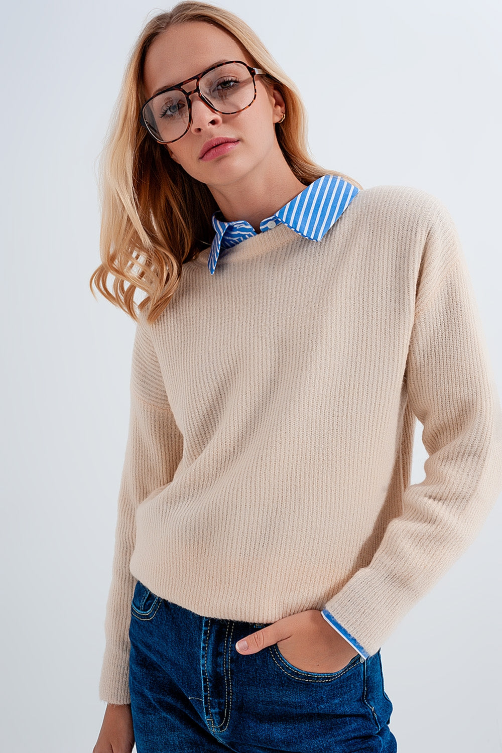 Maglione girocollo di colore beige