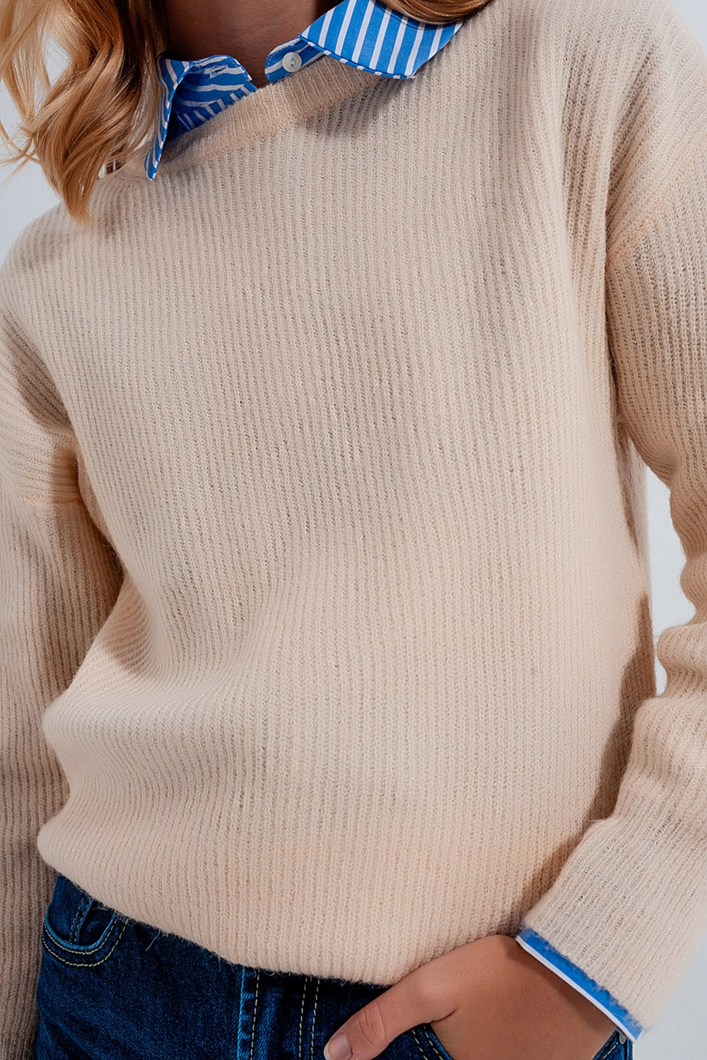 Maglione girocollo di colore beige