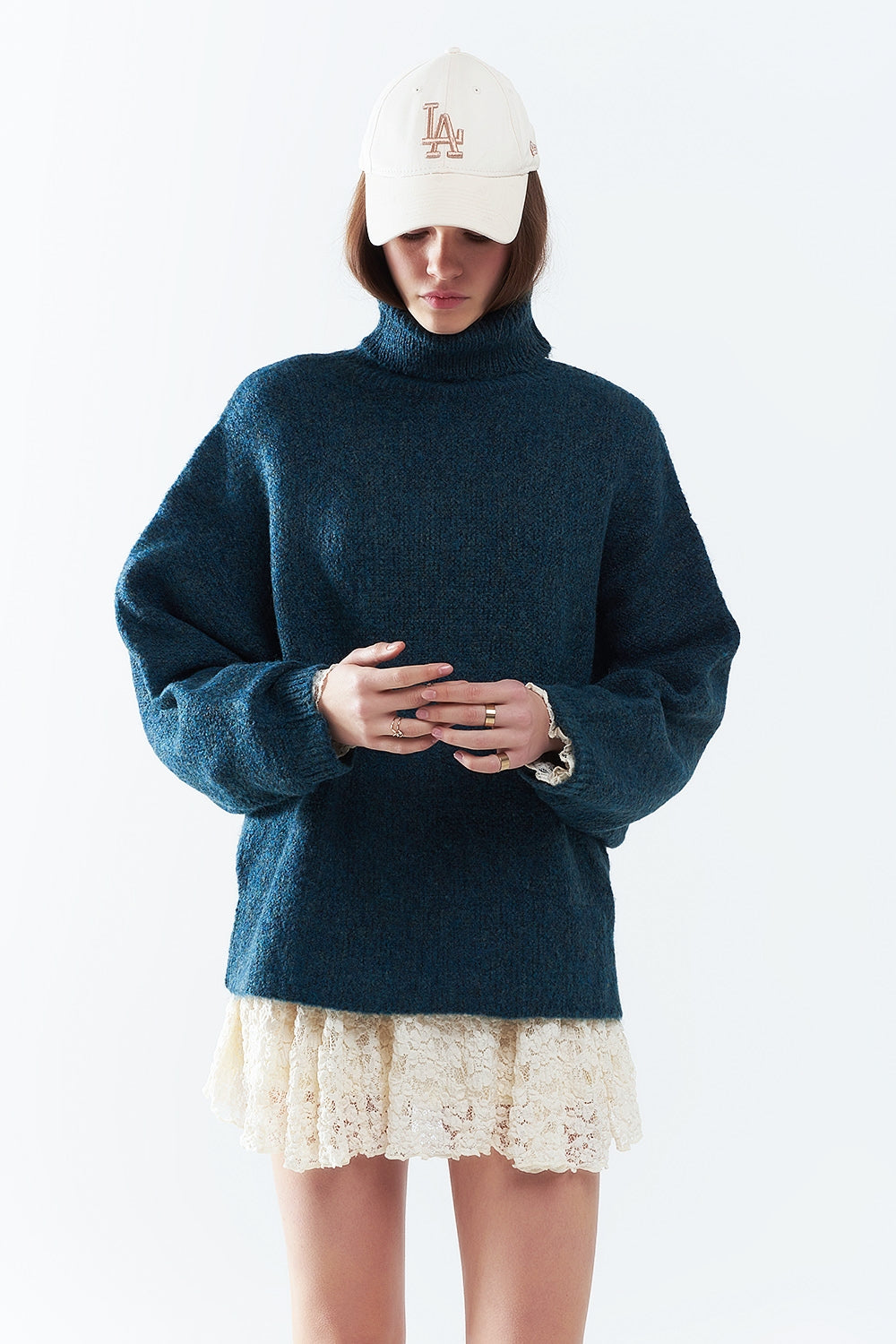 Maglione oversize color verde acqua con collo alto e maniche larghe