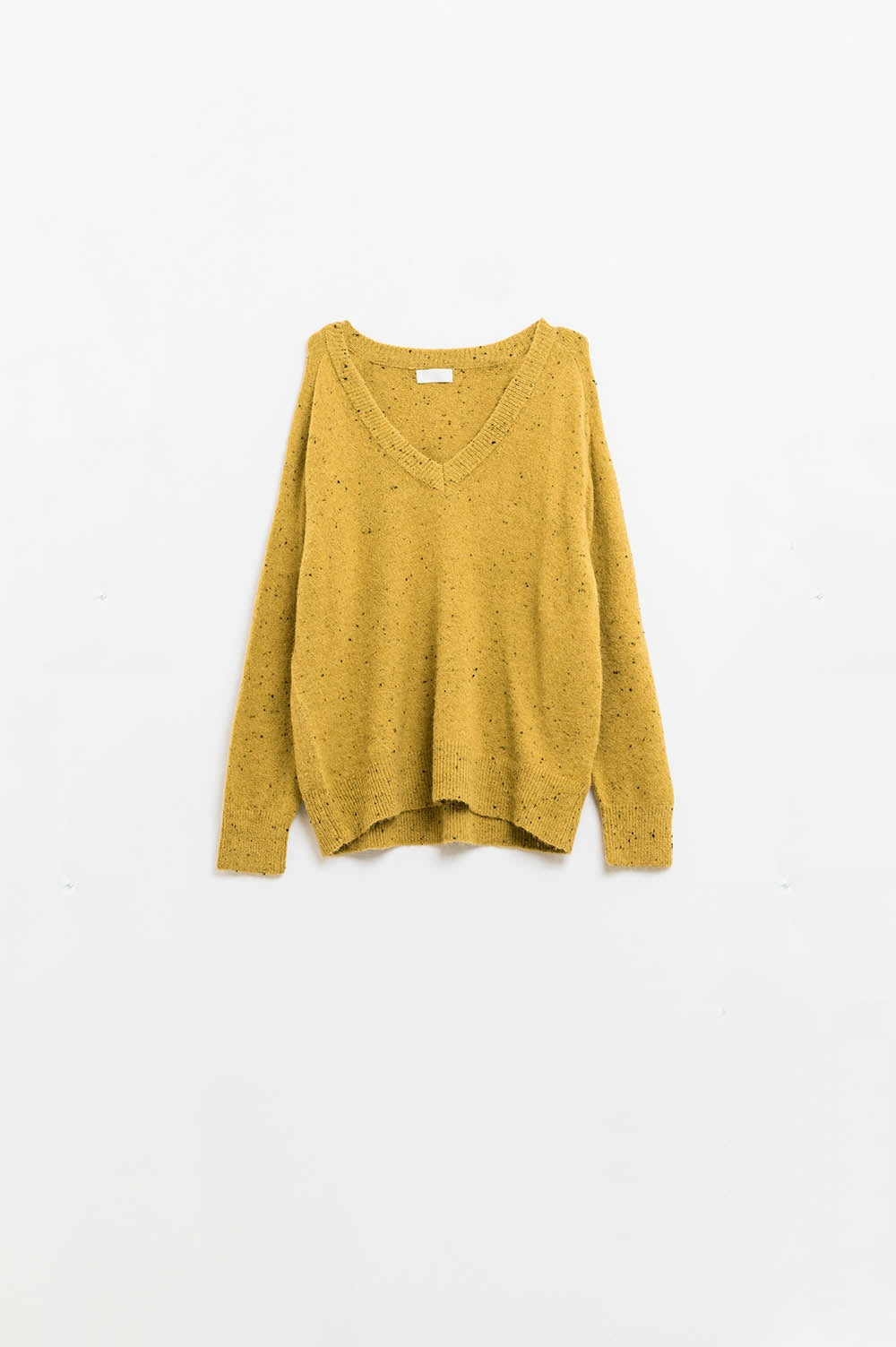 Maglione specchiato con scollo a V e vestibilità rilassata in giallo senape