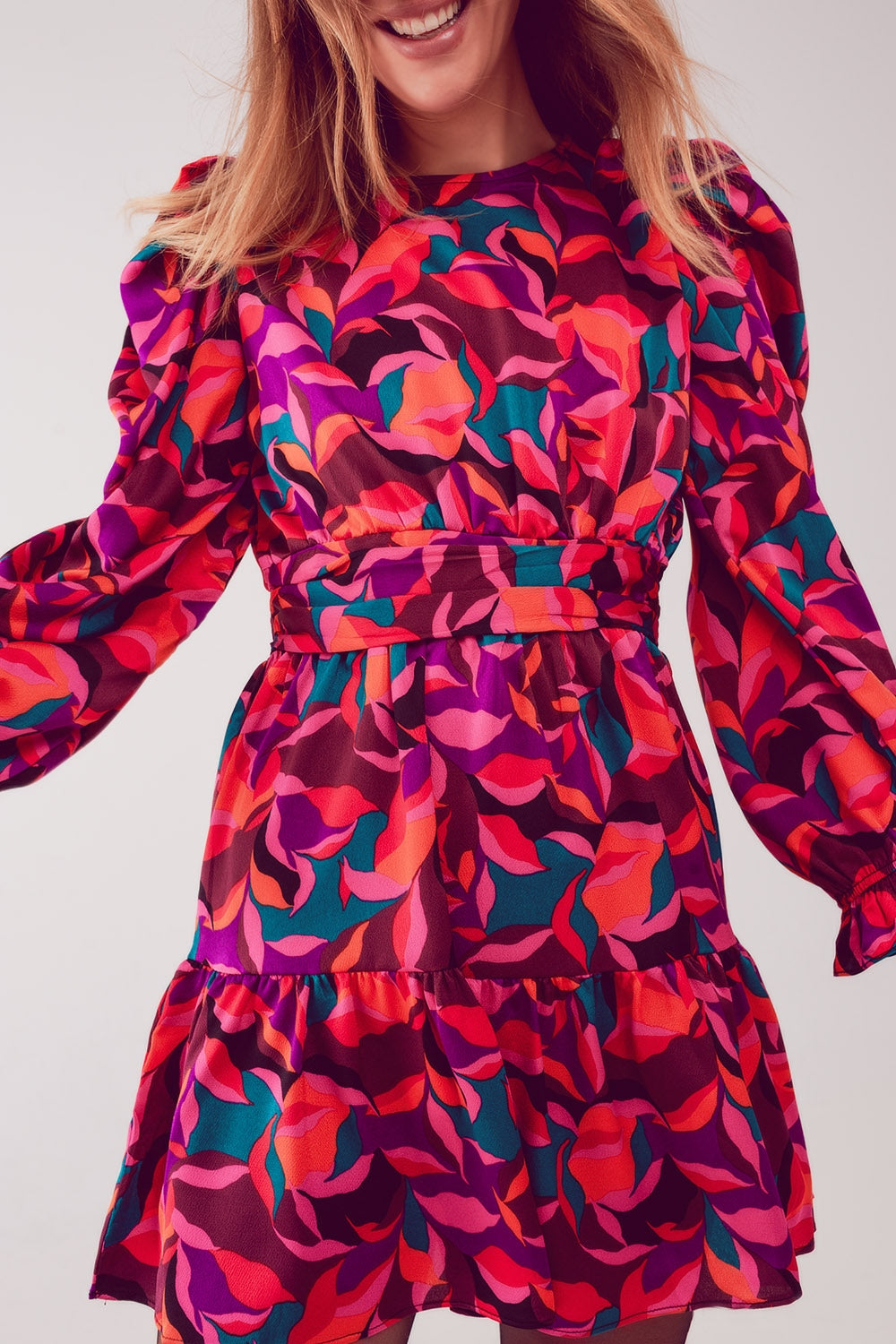 Mini abito fucsia con maniche a sbuffo