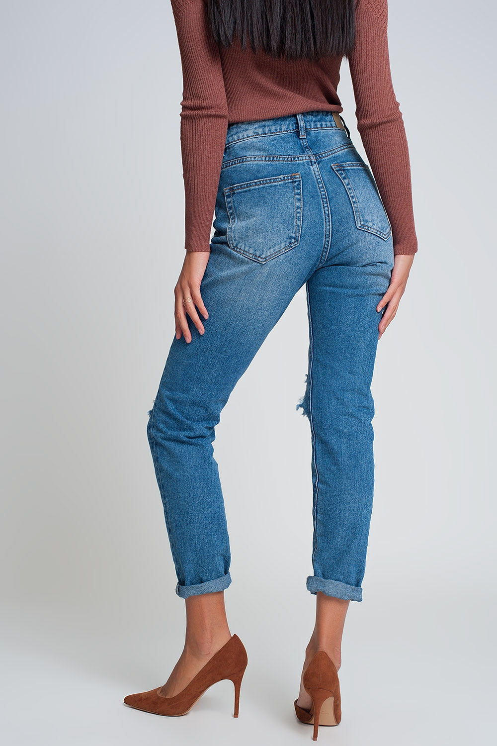 Mom jeans a vita alta con ginocchia strappate in blu lavaggio scuro
