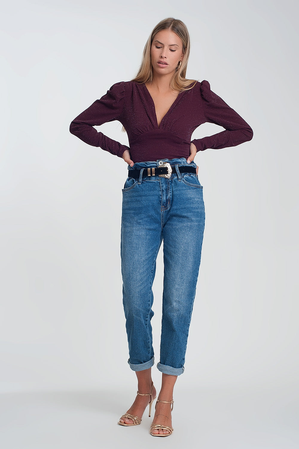 Mom jeans con vita alta arricciata in blu lavaggio scuro