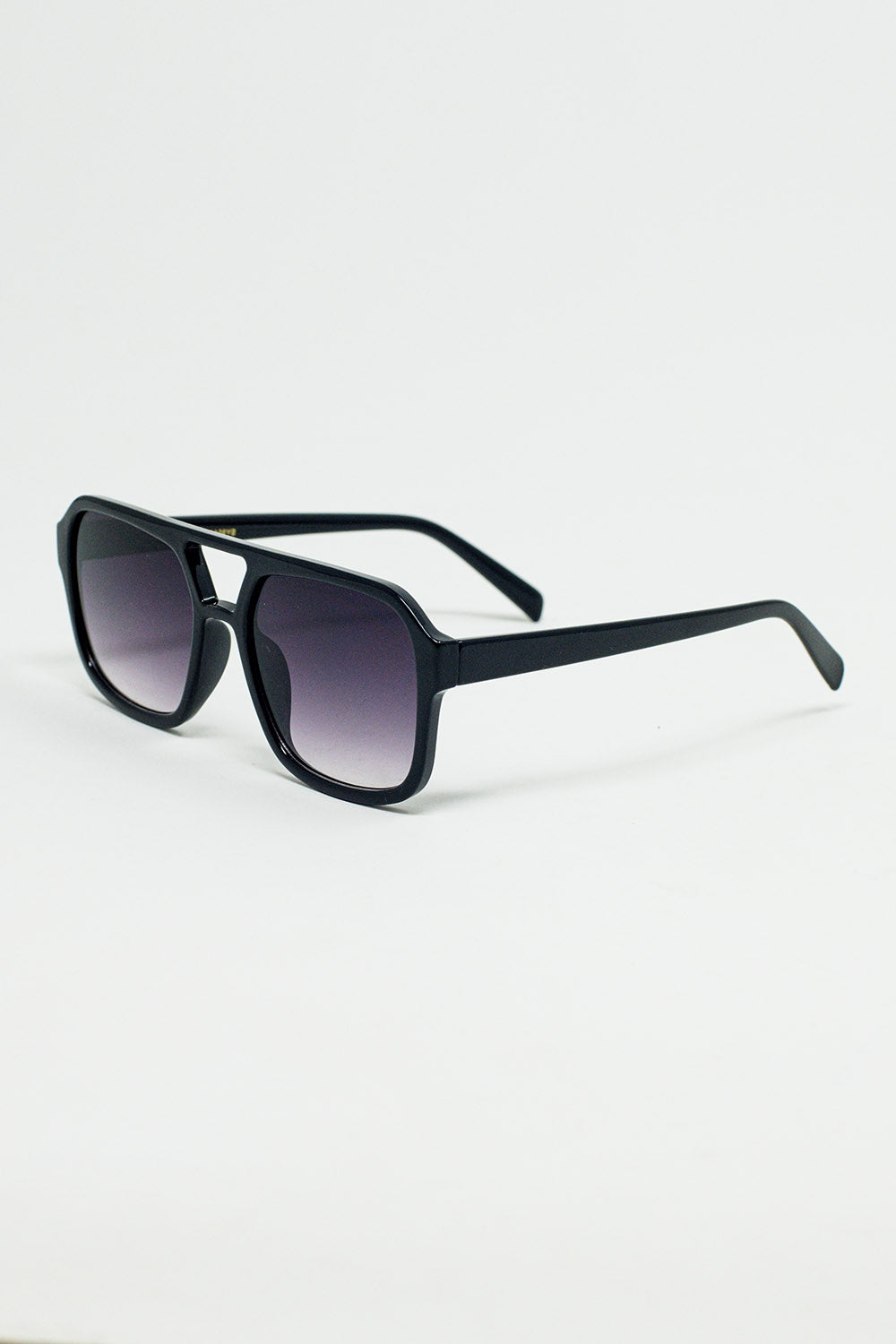 Occhiali da sole aviator degli anni '70 in nero