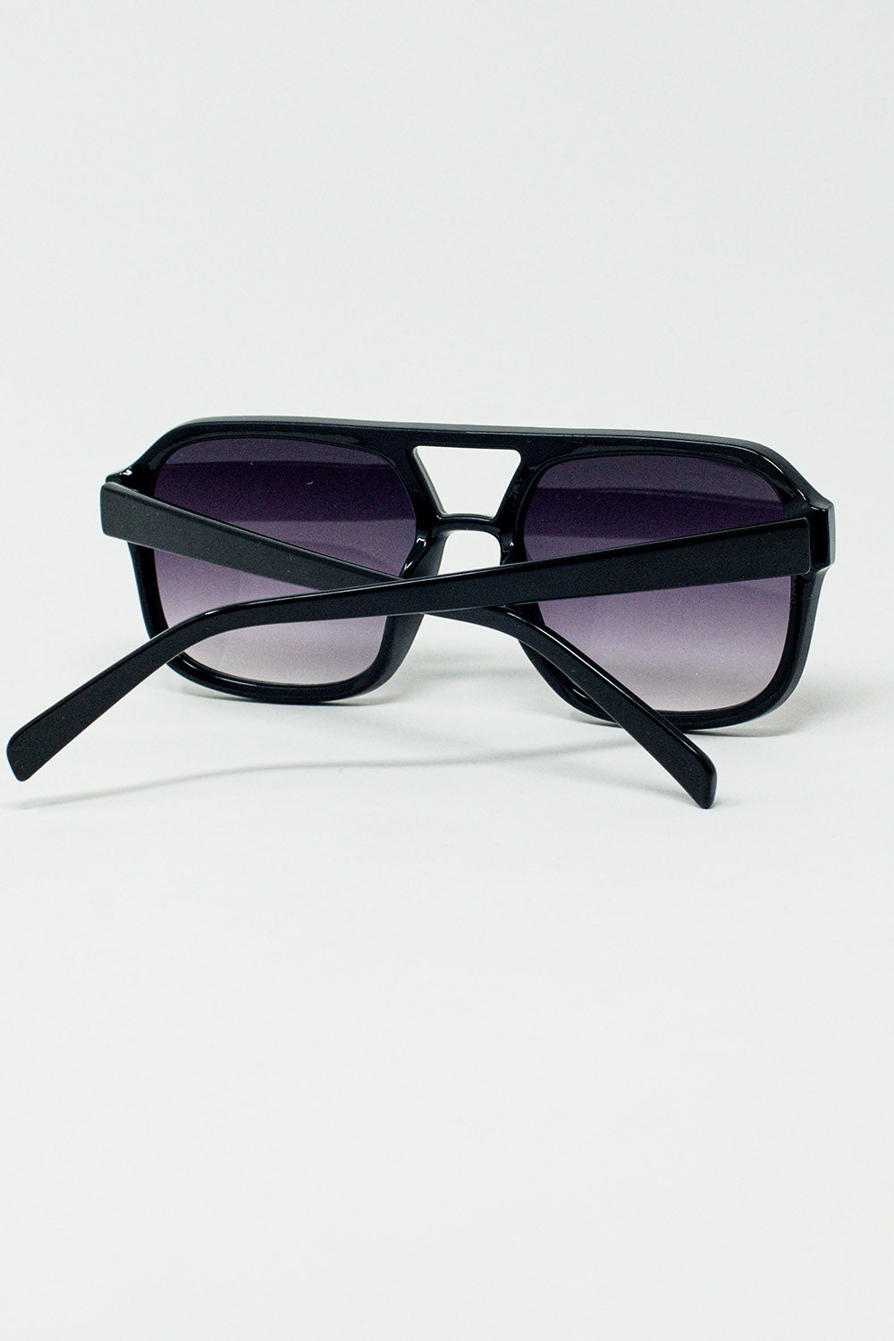 Occhiali da sole aviator degli anni '70 in nero