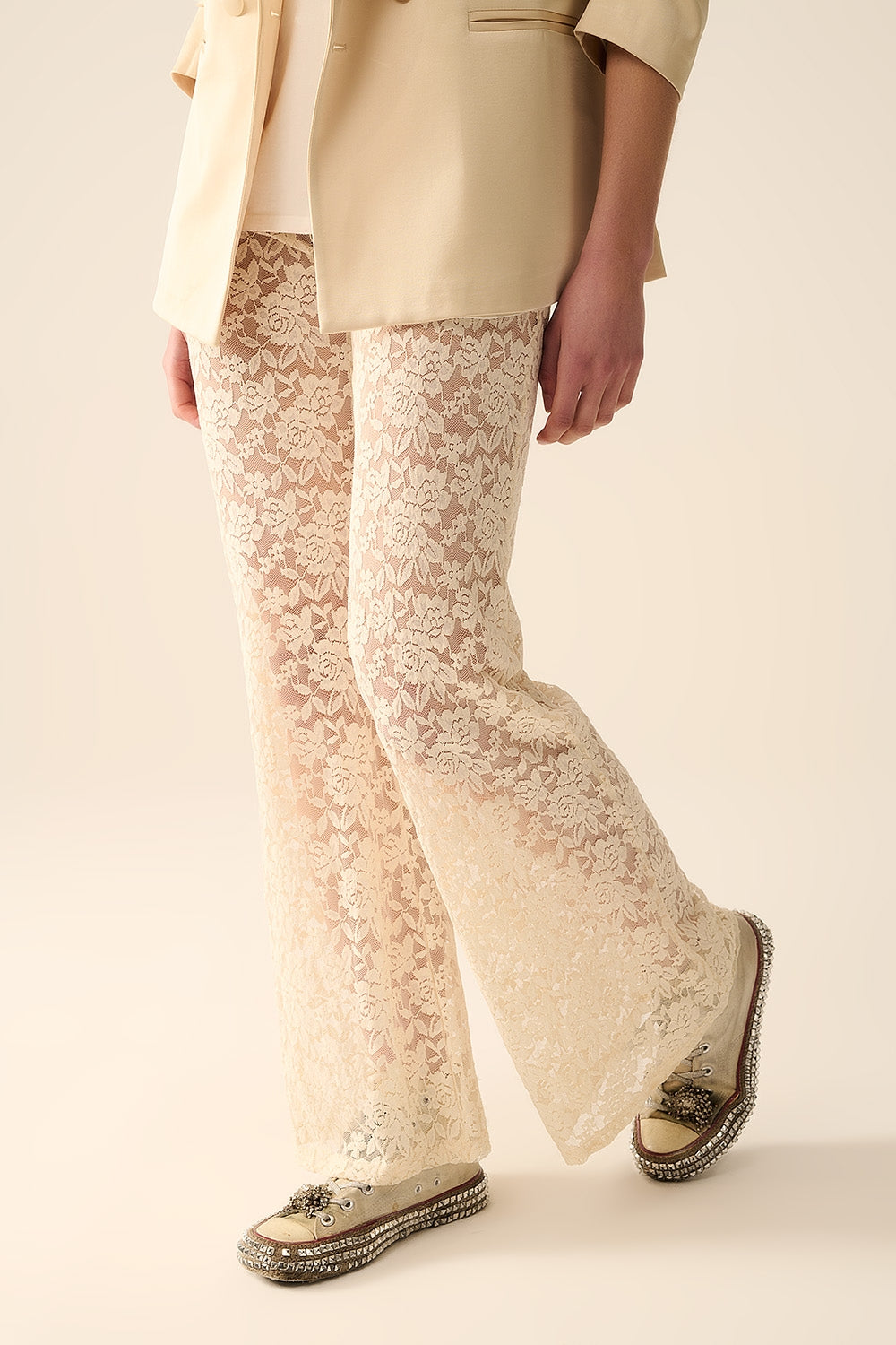 Pantaloni a zampa crema in pizzo floreale
