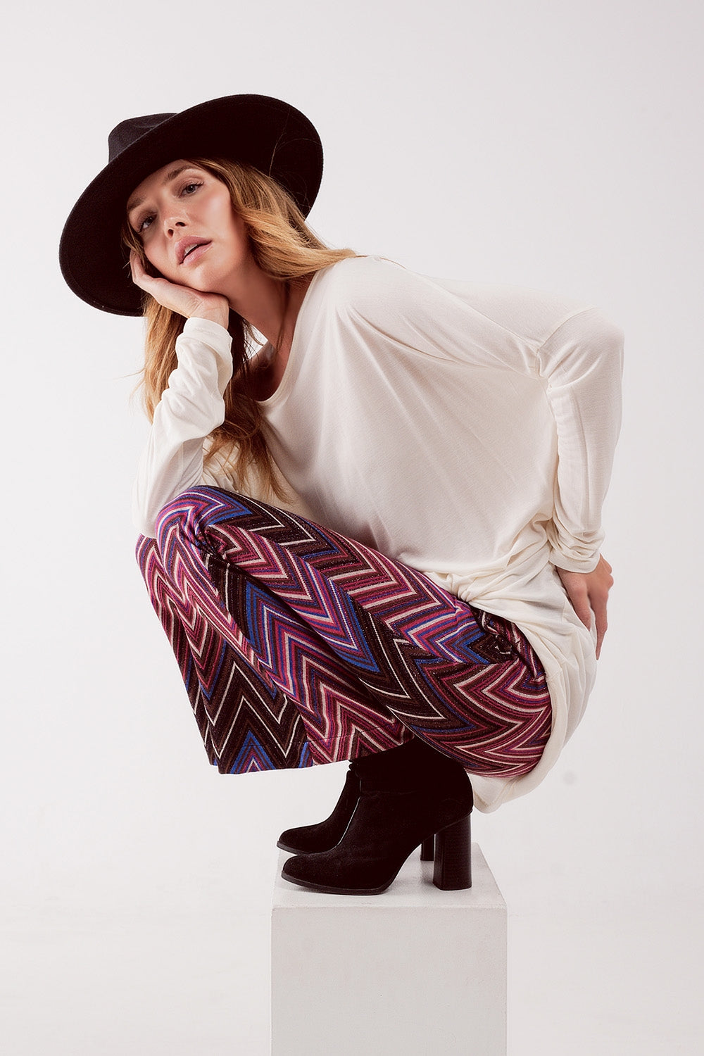 Q2 Pantaloni con fantasia geo fucsia