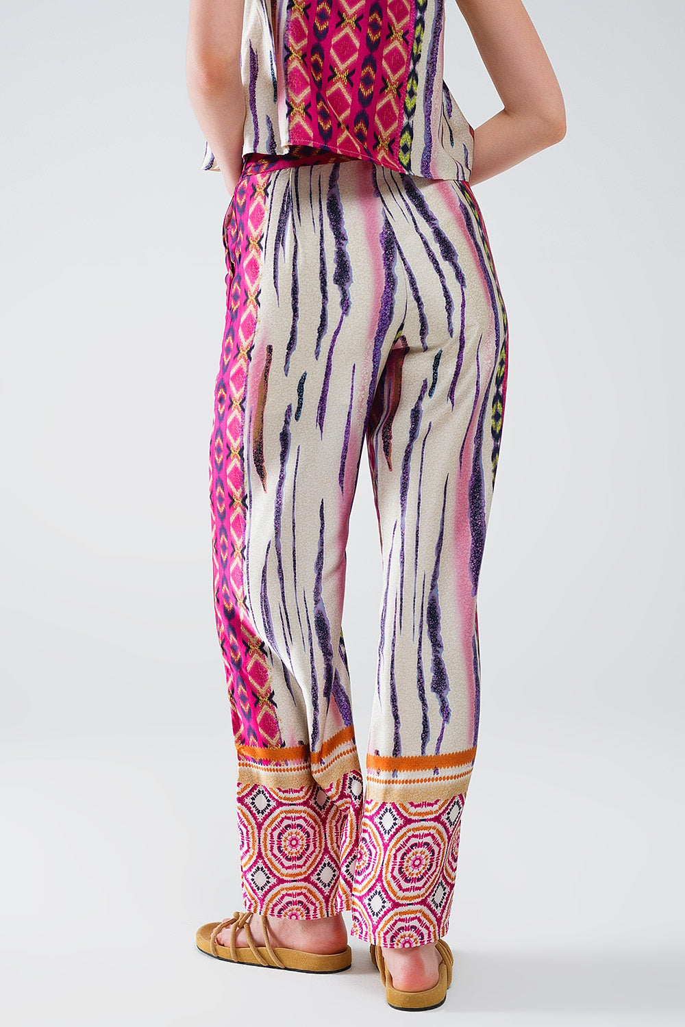 Pantaloni di seta a gamba larga con stampa astratta in multicolore