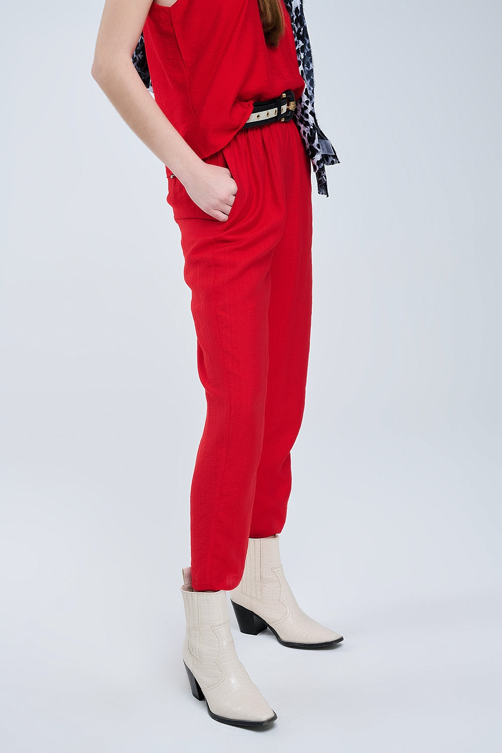 Pantaloni estivi con vita elastica e tasche in rosso