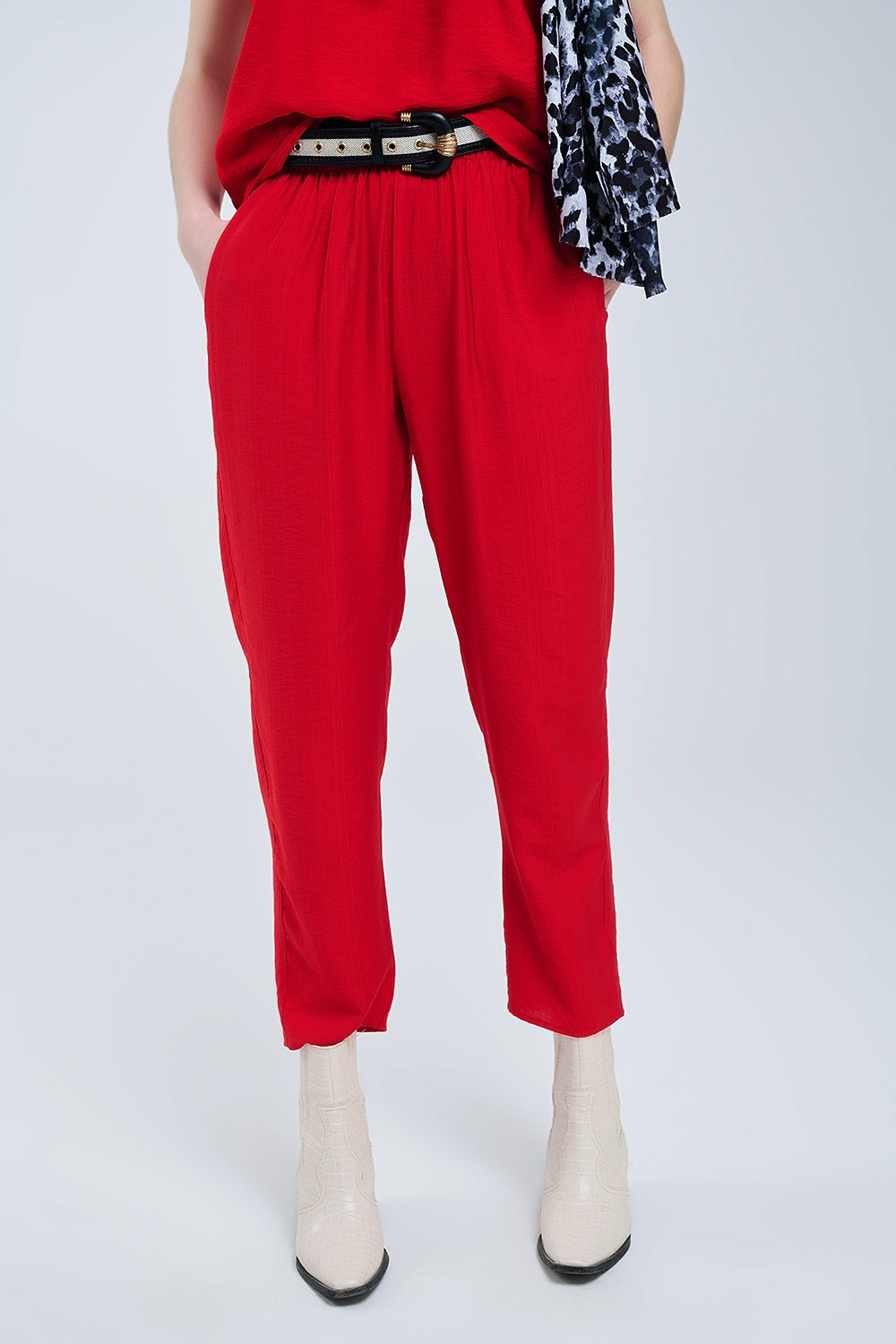 Pantaloni estivi con vita elastica e tasche in rosso