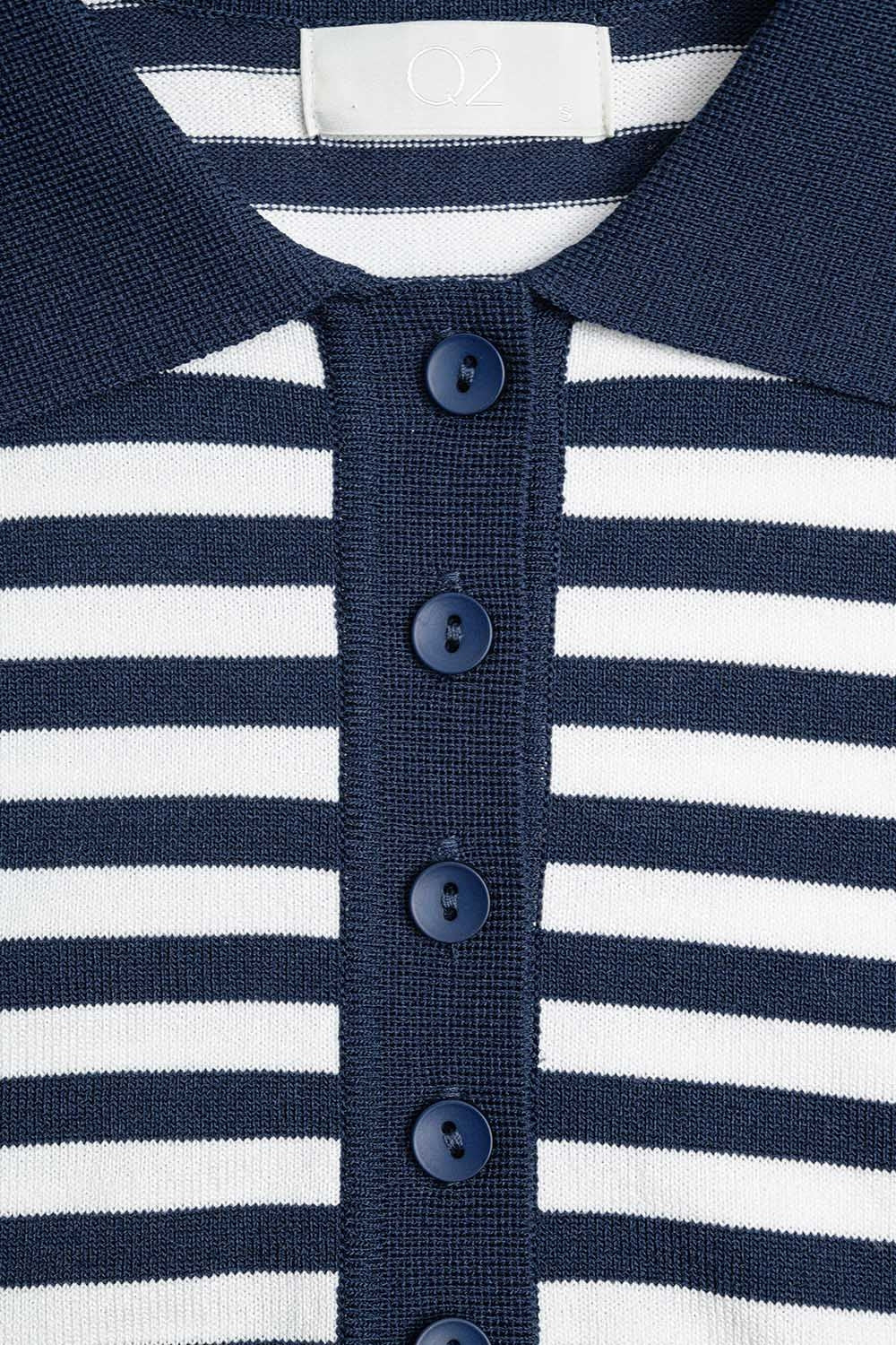 Polo in maglia a righe bianche e blu