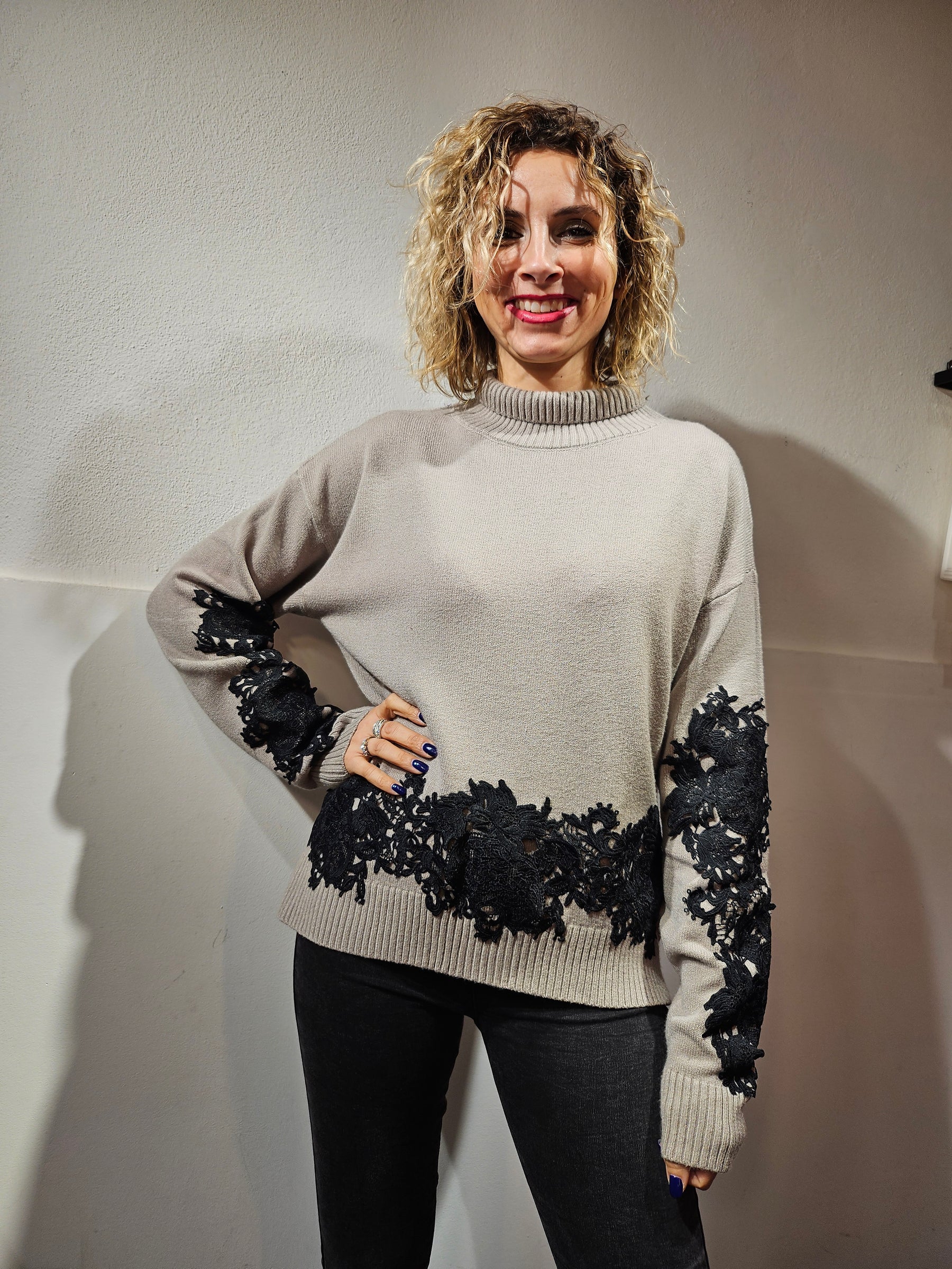 Maglia applicazione ricami