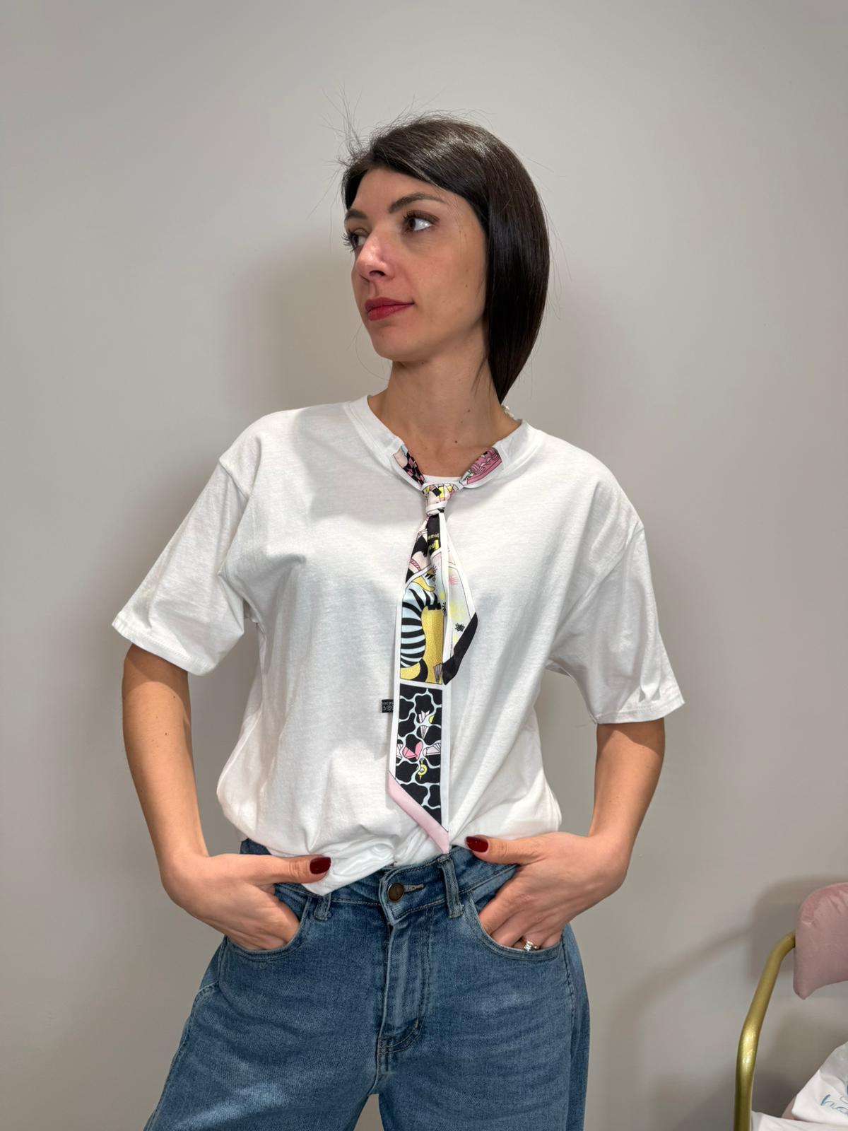 T-SHIRT bianca cravattino