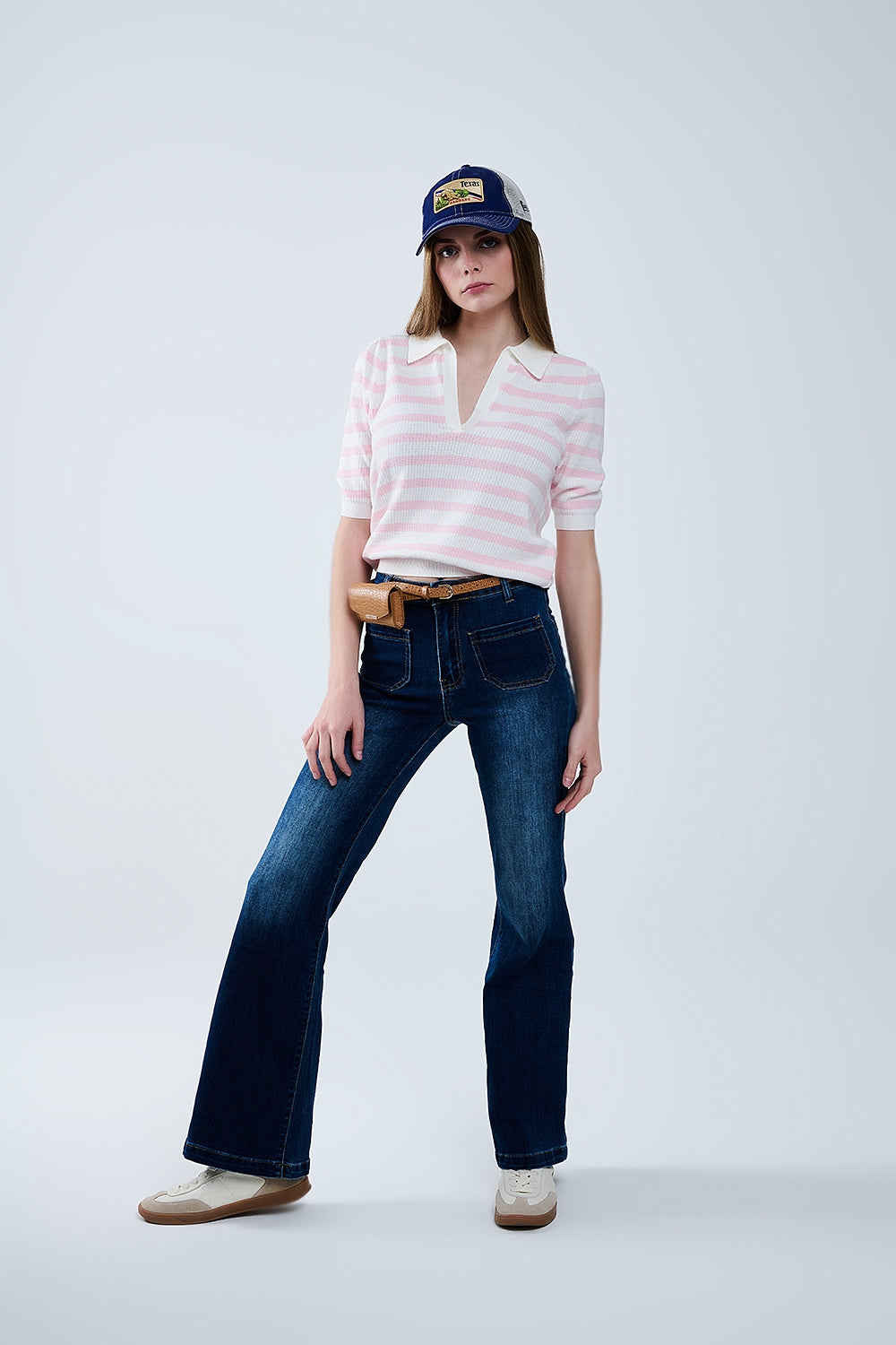 Top polo in maglia bianca con strisce rosa