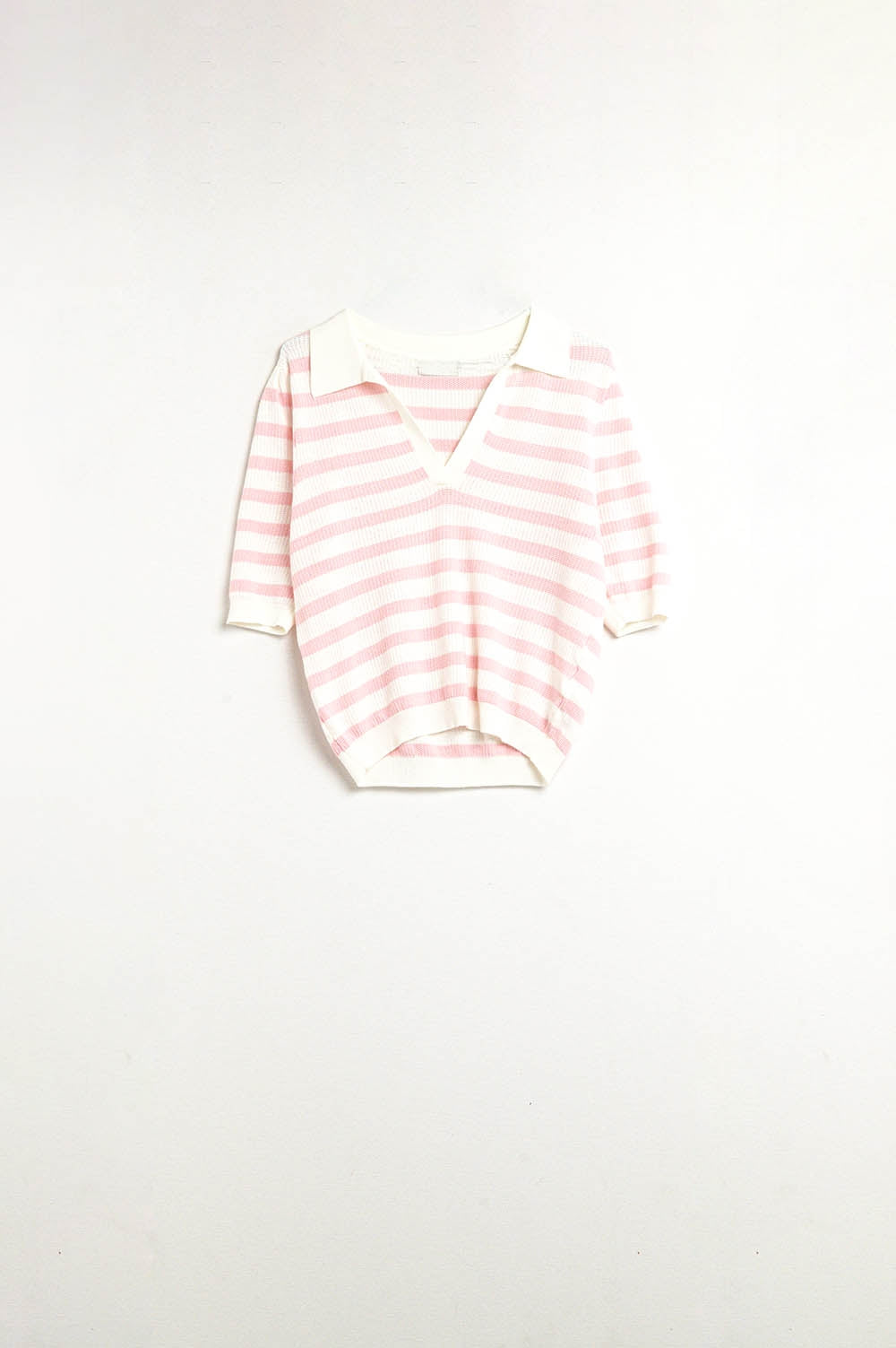 Top polo in maglia bianca con strisce rosa