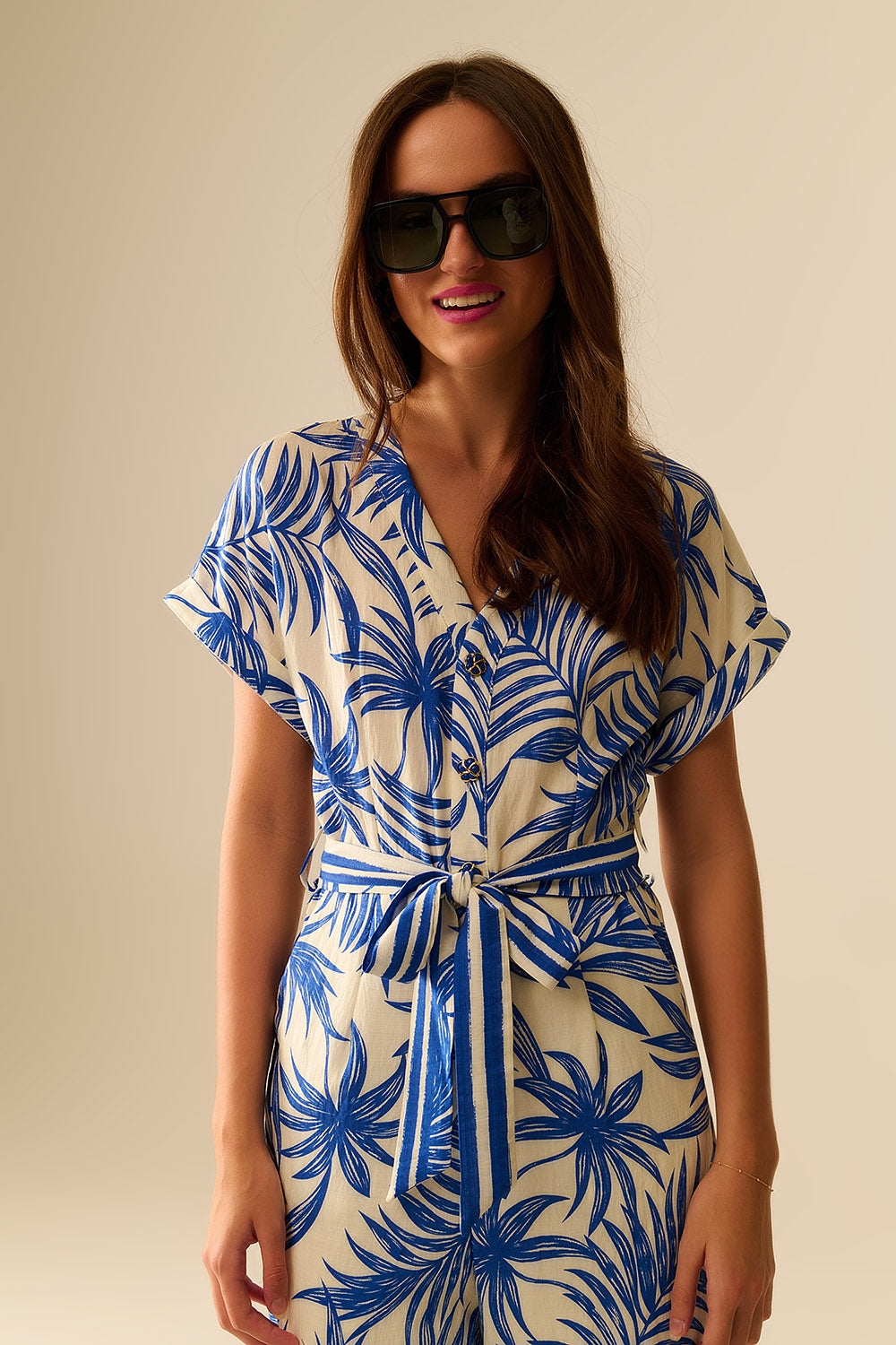 Tuta a Motivo Tropicale a Maniche Corte in blu e bianco
