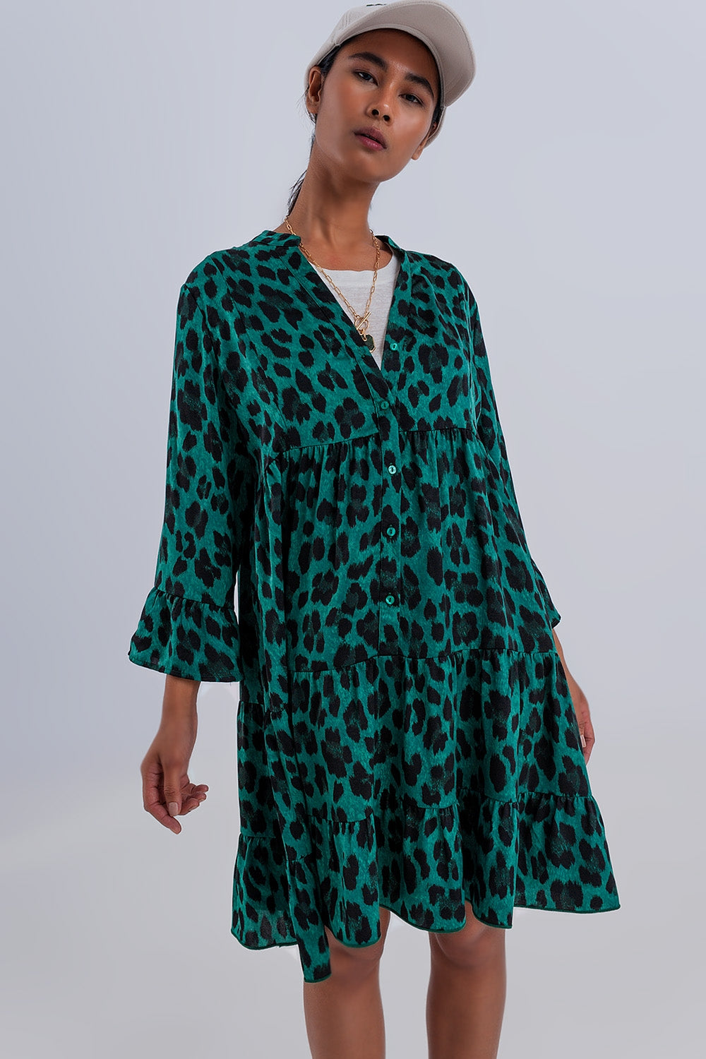 Vestito corto a balze con stampa animalier verde