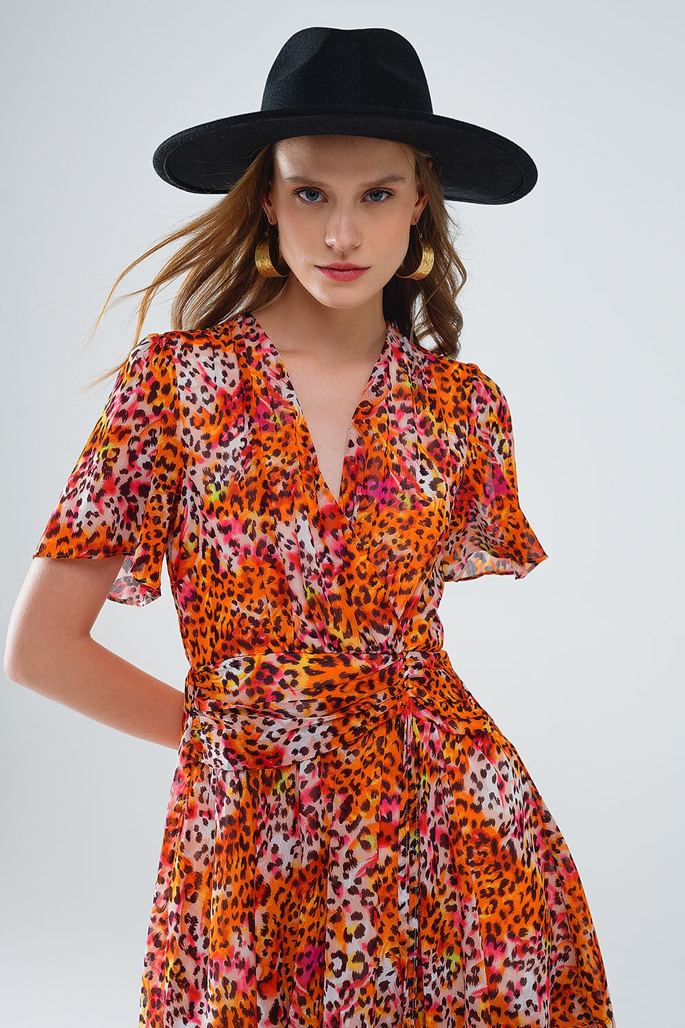 Vestito corto arancione multicolore con top incrociato con stampa animalier