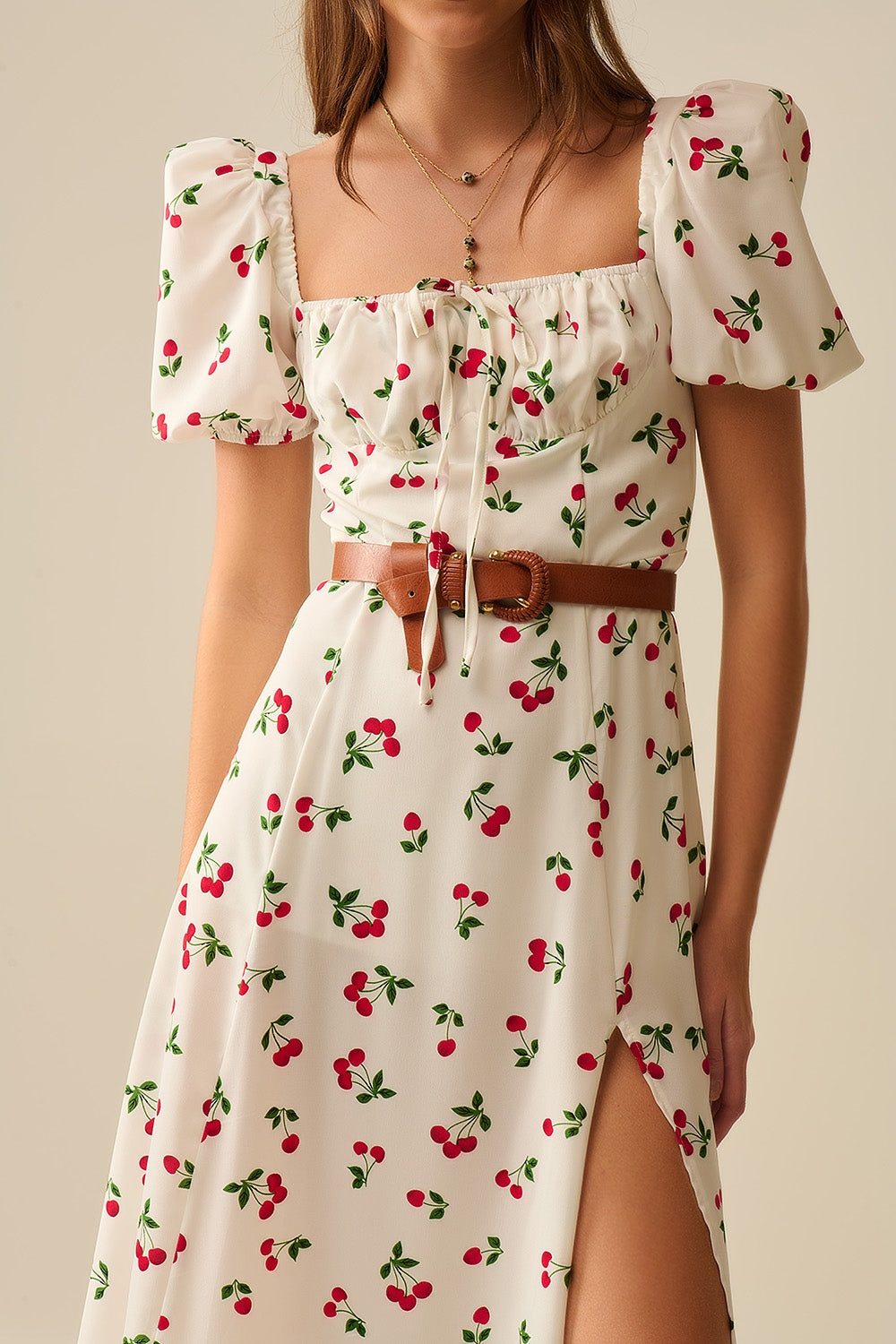 Vestito midi con stampa ciliegia e maniche a sbuffo
