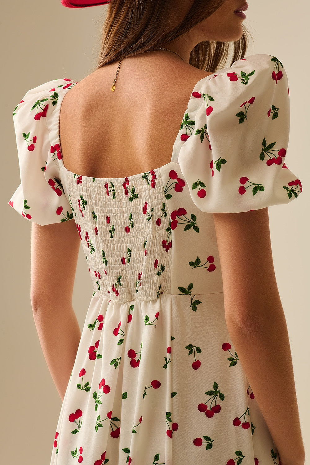 Vestito midi con stampa ciliegia e maniche a sbuffo
