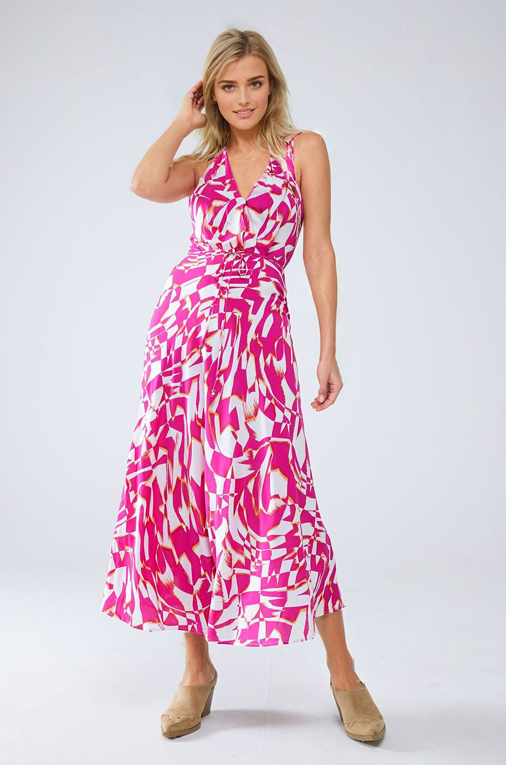 Vestito midi con vita stretta con stampa astratta fuchsia e bianca